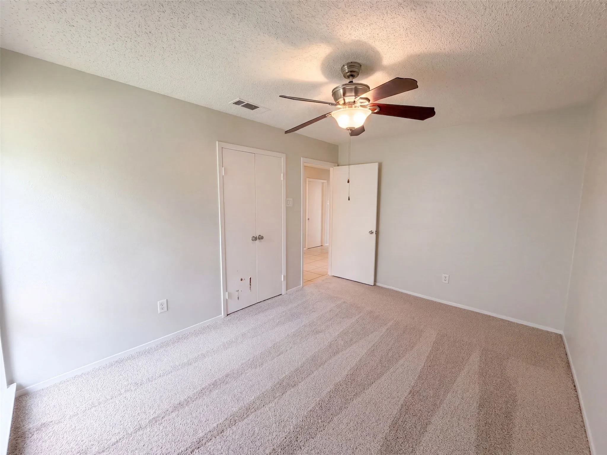 Single Family Residence For Sale in Denton County , 742 Hummingbird Circle, Lewisville, Texas 75067, 4 Bedroom, 3 Bathroom, 2 Garage spaces, 1,906 Sqft, built in 1975, mls#21372073, Real Estate Agent in Lewisville, Homes For Sale in Denton county, Homes For Sale in Lewisville, Realtor in Lewisville Texas, Real Estate Brokerage Independent Realty Texas, Luminita Cordes Realtor