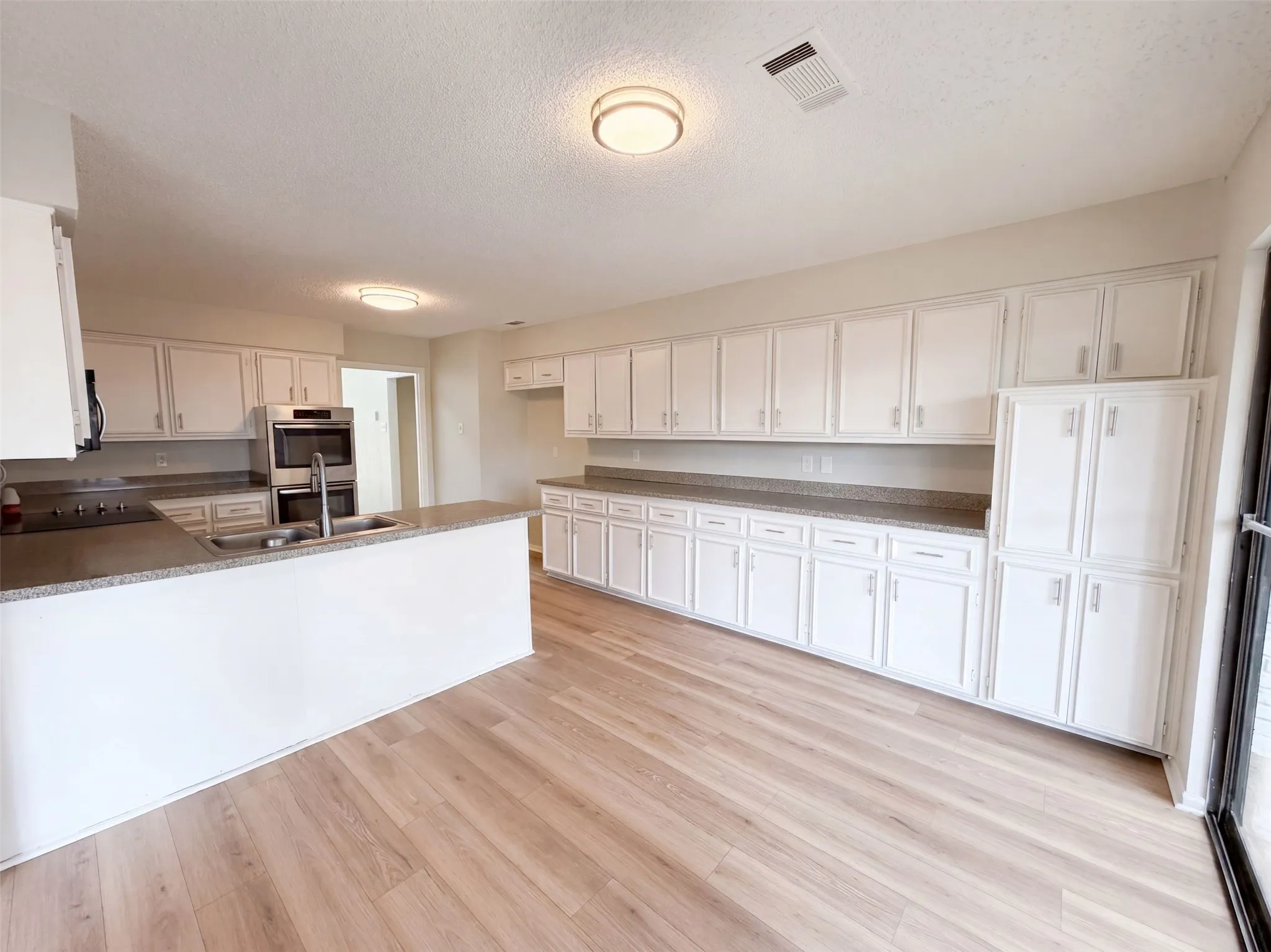Single Family Residence For Sale in Denton County , 742 Hummingbird Circle, Lewisville, Texas 75067, 4 Bedroom, 3 Bathroom, 2 Garage spaces, 1,906 Sqft, built in 1975, mls#21372073, Real Estate Agent in Lewisville, Homes For Sale in Denton county, Homes For Sale in Lewisville, Realtor in Lewisville Texas, Real Estate Brokerage Independent Realty Texas, Luminita Cordes Realtor
