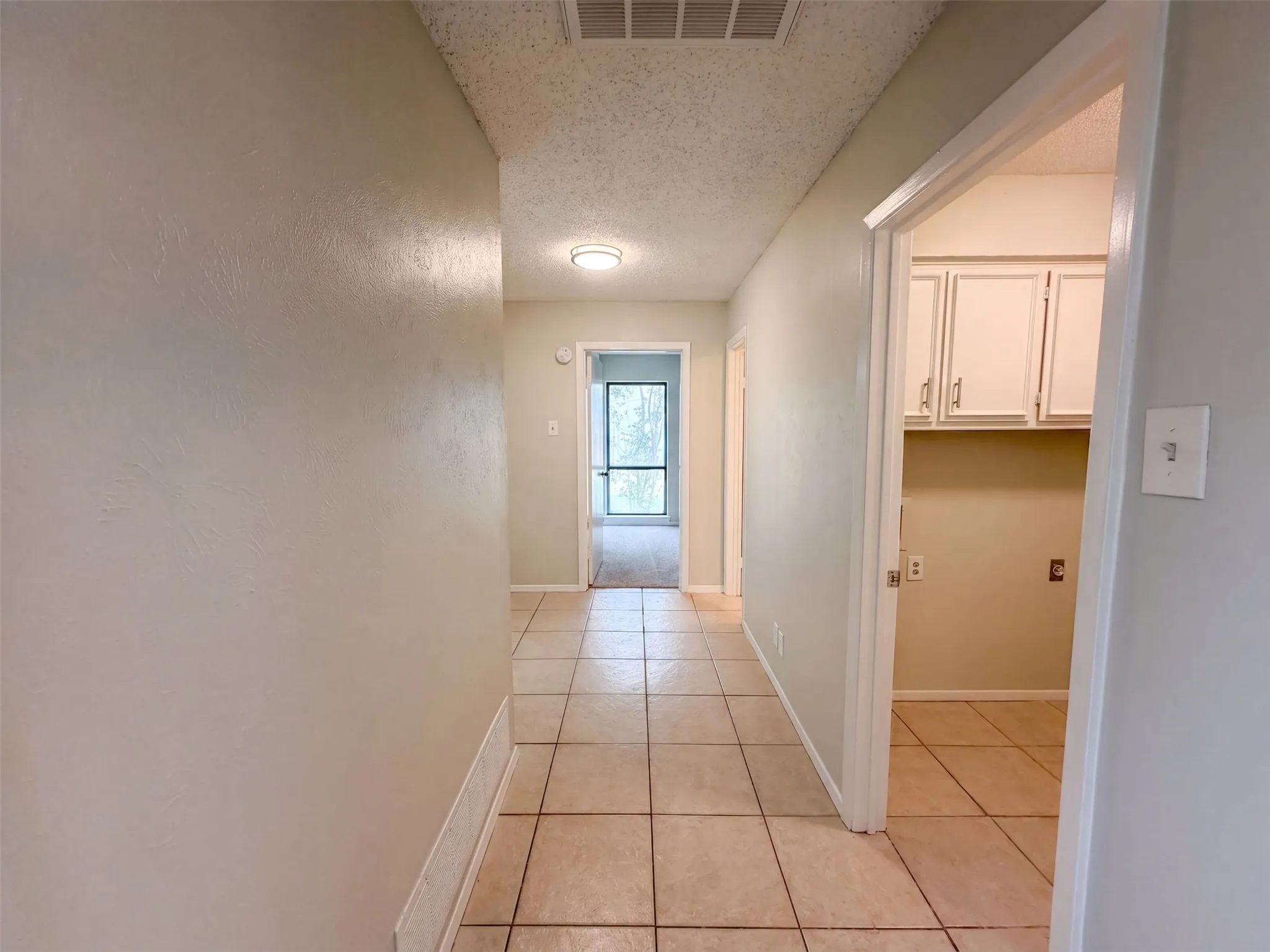 Single Family Residence For Sale in Denton County , 742 Hummingbird Circle, Lewisville, Texas 75067, 4 Bedroom, 3 Bathroom, 2 Garage spaces, 1,906 Sqft, built in 1975, mls#21372073, Real Estate Agent in Lewisville, Homes For Sale in Denton county, Homes For Sale in Lewisville, Realtor in Lewisville Texas, Real Estate Brokerage Independent Realty Texas, Luminita Cordes Realtor