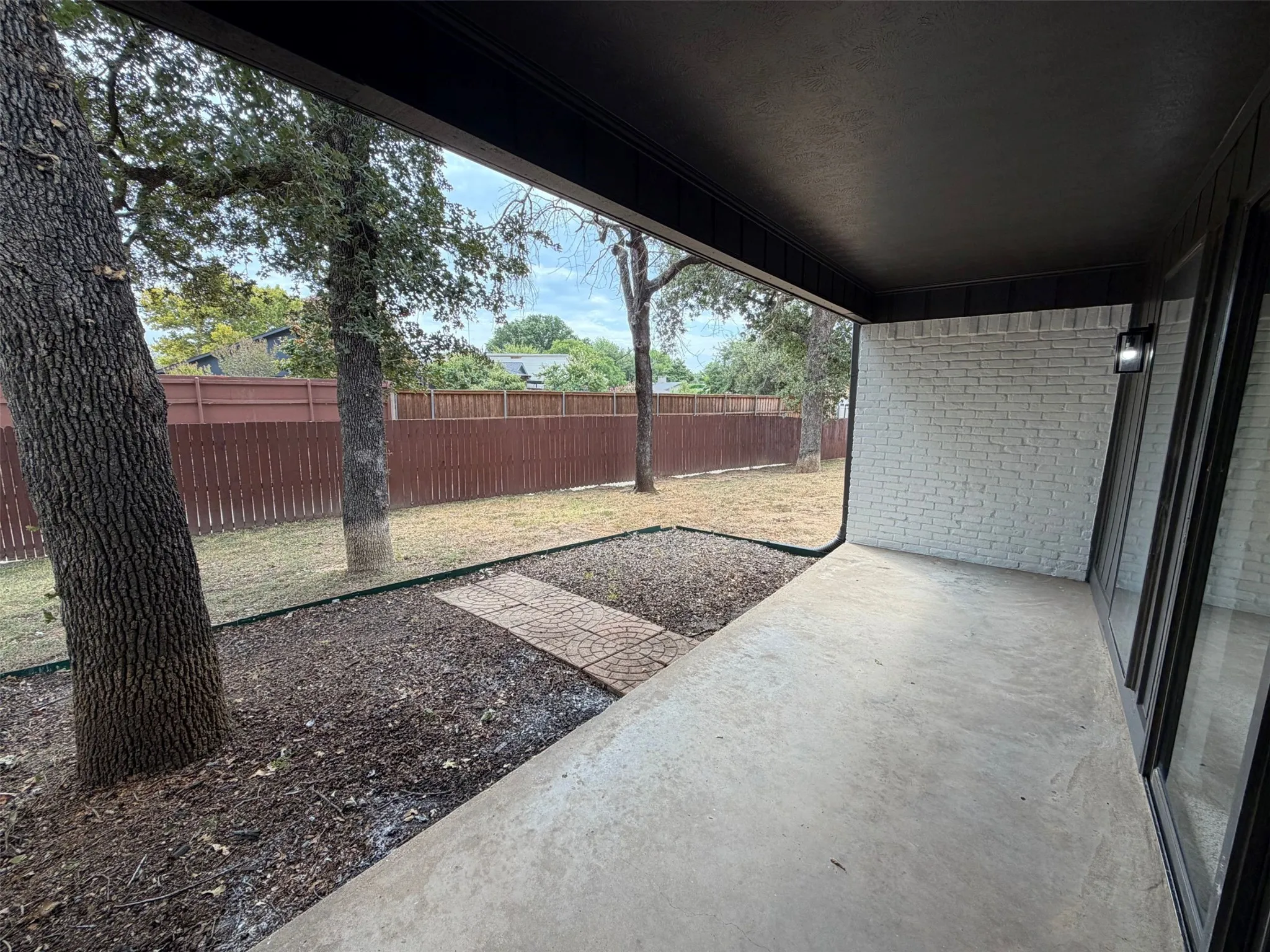 Single Family Residence For Sale in Denton County , 742 Hummingbird Circle, Lewisville, Texas 75067, 4 Bedroom, 3 Bathroom, 2 Garage spaces, 1,906 Sqft, built in 1975, mls#21372073, Real Estate Agent in Lewisville, Homes For Sale in Denton county, Homes For Sale in Lewisville, Realtor in Lewisville Texas, Real Estate Brokerage Independent Realty Texas, Luminita Cordes Realtor