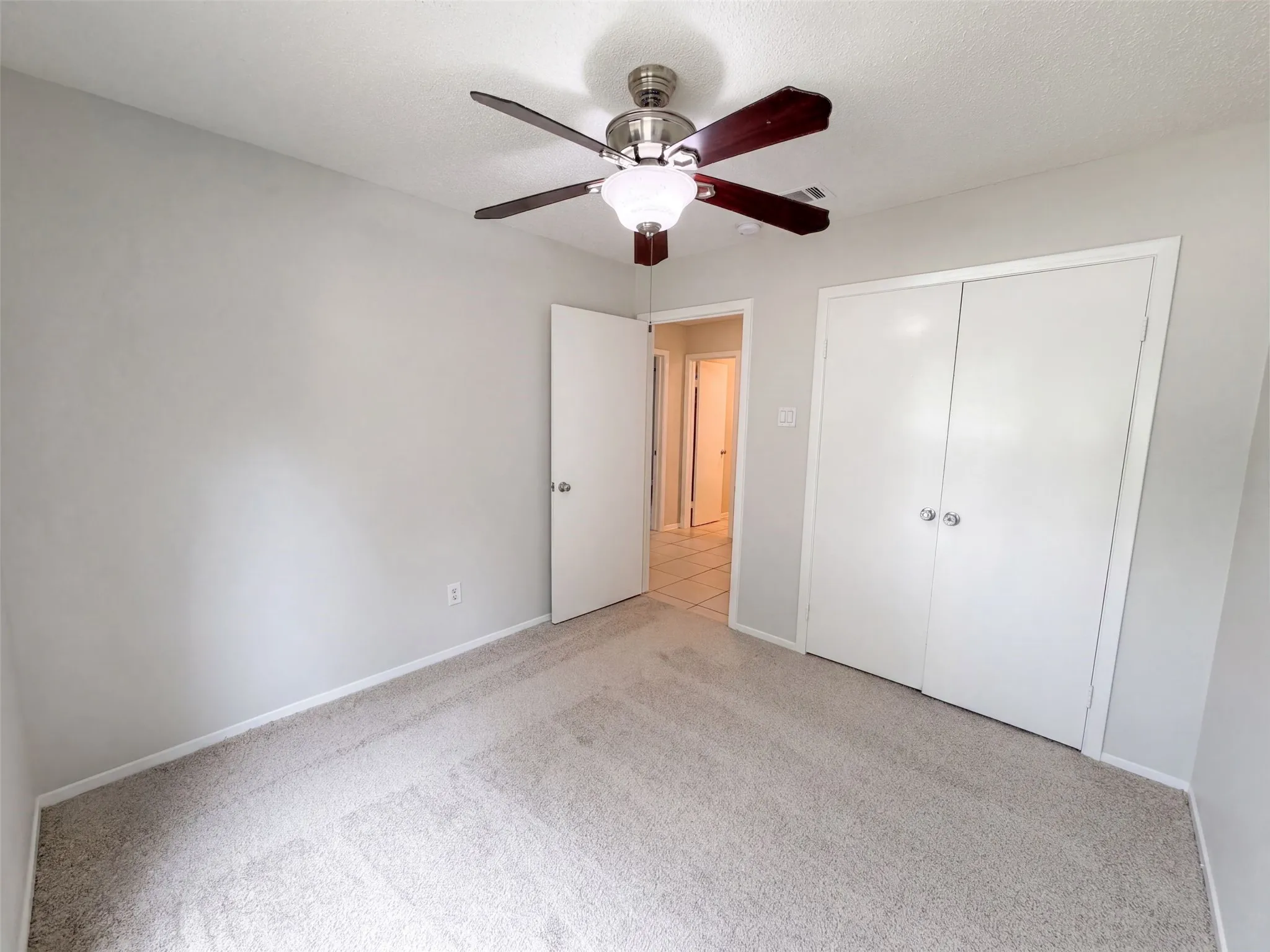 Single Family Residence For Sale in Denton County , 742 Hummingbird Circle, Lewisville, Texas 75067, 4 Bedroom, 3 Bathroom, 2 Garage spaces, 1,906 Sqft, built in 1975, mls#21372073, Real Estate Agent in Lewisville, Homes For Sale in Denton county, Homes For Sale in Lewisville, Realtor in Lewisville Texas, Real Estate Brokerage Independent Realty Texas, Luminita Cordes Realtor
