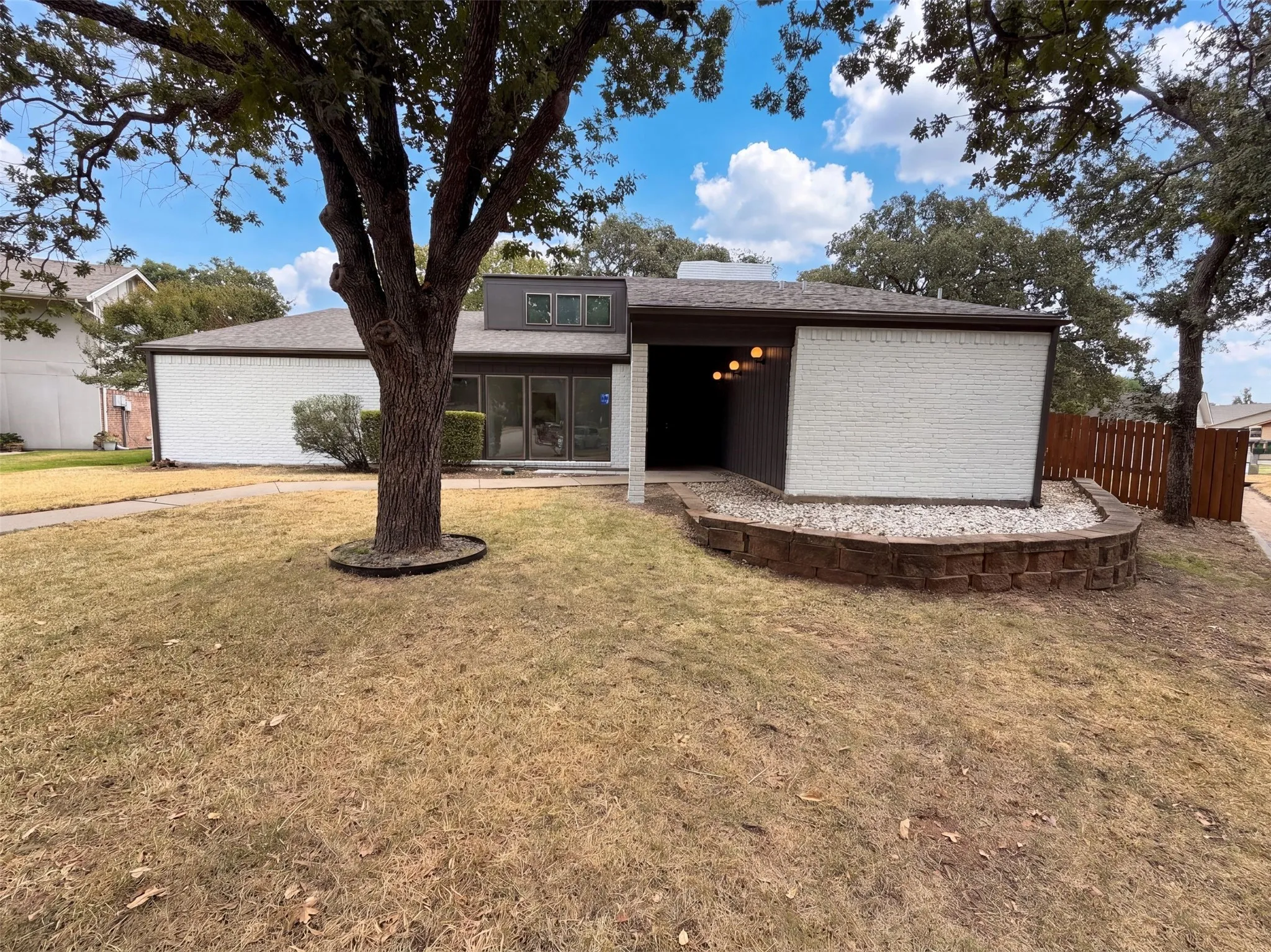 Single Family Residence For Sale in Denton County , 742 Hummingbird Circle, Lewisville, Texas 75067, 4 Bedroom, 3 Bathroom, 2 Garage spaces, 1,906 Sqft, built in 1975, mls#21372073, Real Estate Agent in Lewisville, Homes For Sale in Denton county, Homes For Sale in Lewisville, Realtor in Lewisville Texas, Real Estate Brokerage Independent Realty Texas, Luminita Cordes Realtor