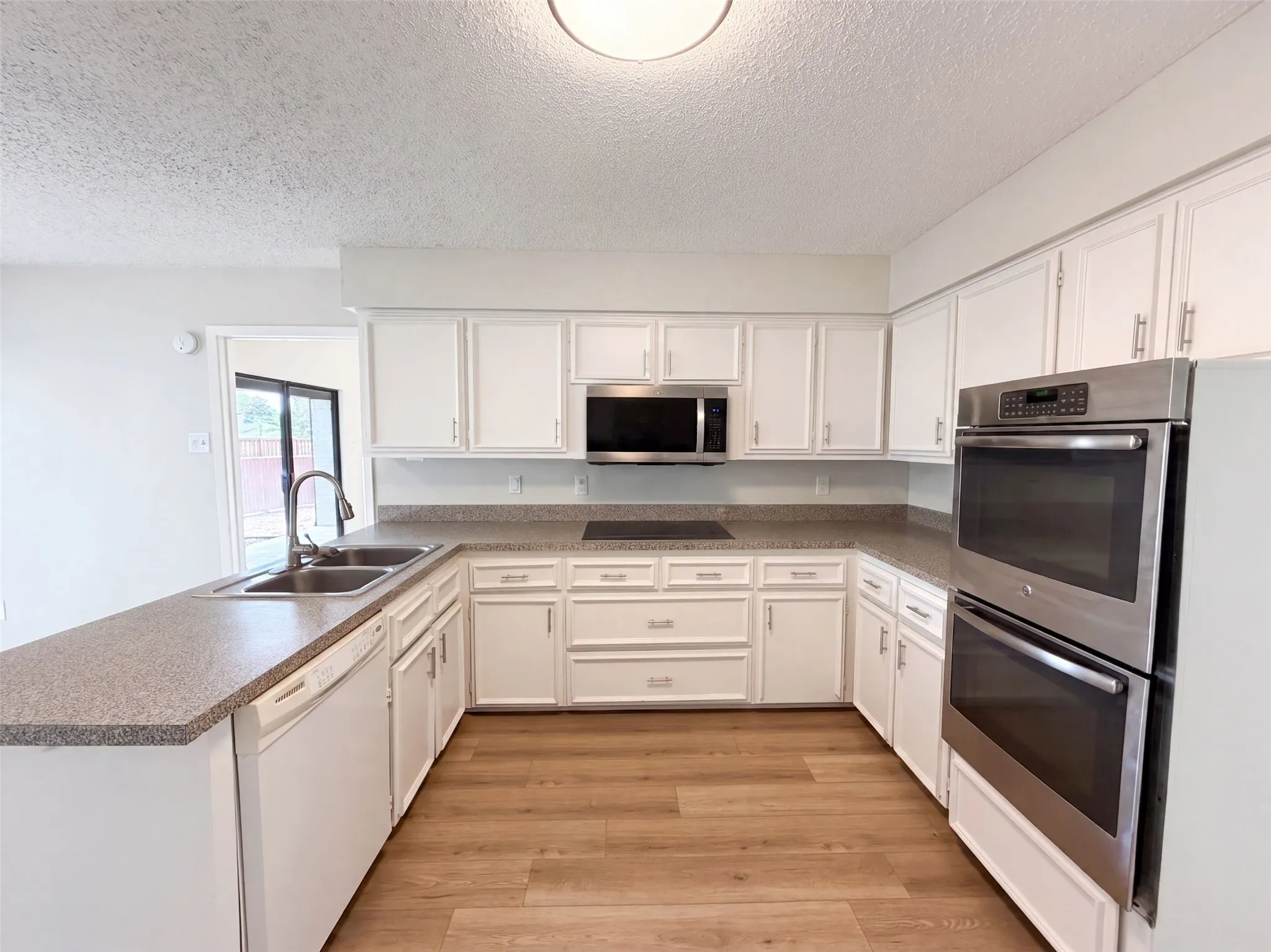 Single Family Residence For Sale in Denton County , 742 Hummingbird Circle, Lewisville, Texas 75067, 4 Bedroom, 3 Bathroom, 2 Garage spaces, 1,906 Sqft, built in 1975, mls#21372073, Real Estate Agent in Lewisville, Homes For Sale in Denton county, Homes For Sale in Lewisville, Realtor in Lewisville Texas, Real Estate Brokerage Independent Realty Texas, Luminita Cordes Realtor