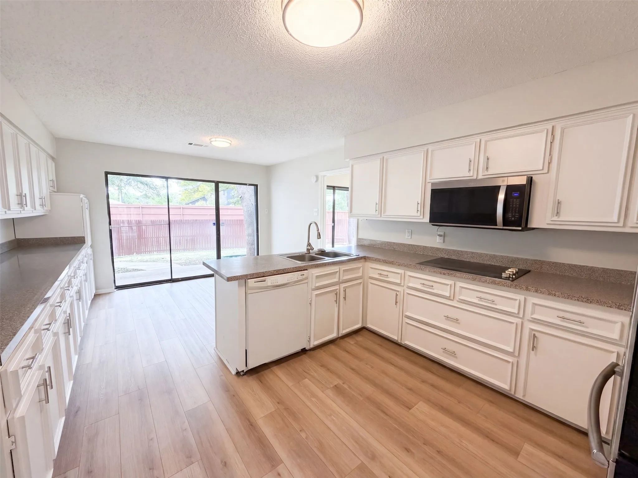 Single Family Residence For Sale in Denton County , 742 Hummingbird Circle, Lewisville, Texas 75067, 4 Bedroom, 3 Bathroom, 2 Garage spaces, 1,906 Sqft, built in 1975, mls#21372073, Real Estate Agent in Lewisville, Homes For Sale in Denton county, Homes For Sale in Lewisville, Realtor in Lewisville Texas, Real Estate Brokerage Independent Realty Texas, Luminita Cordes Realtor
