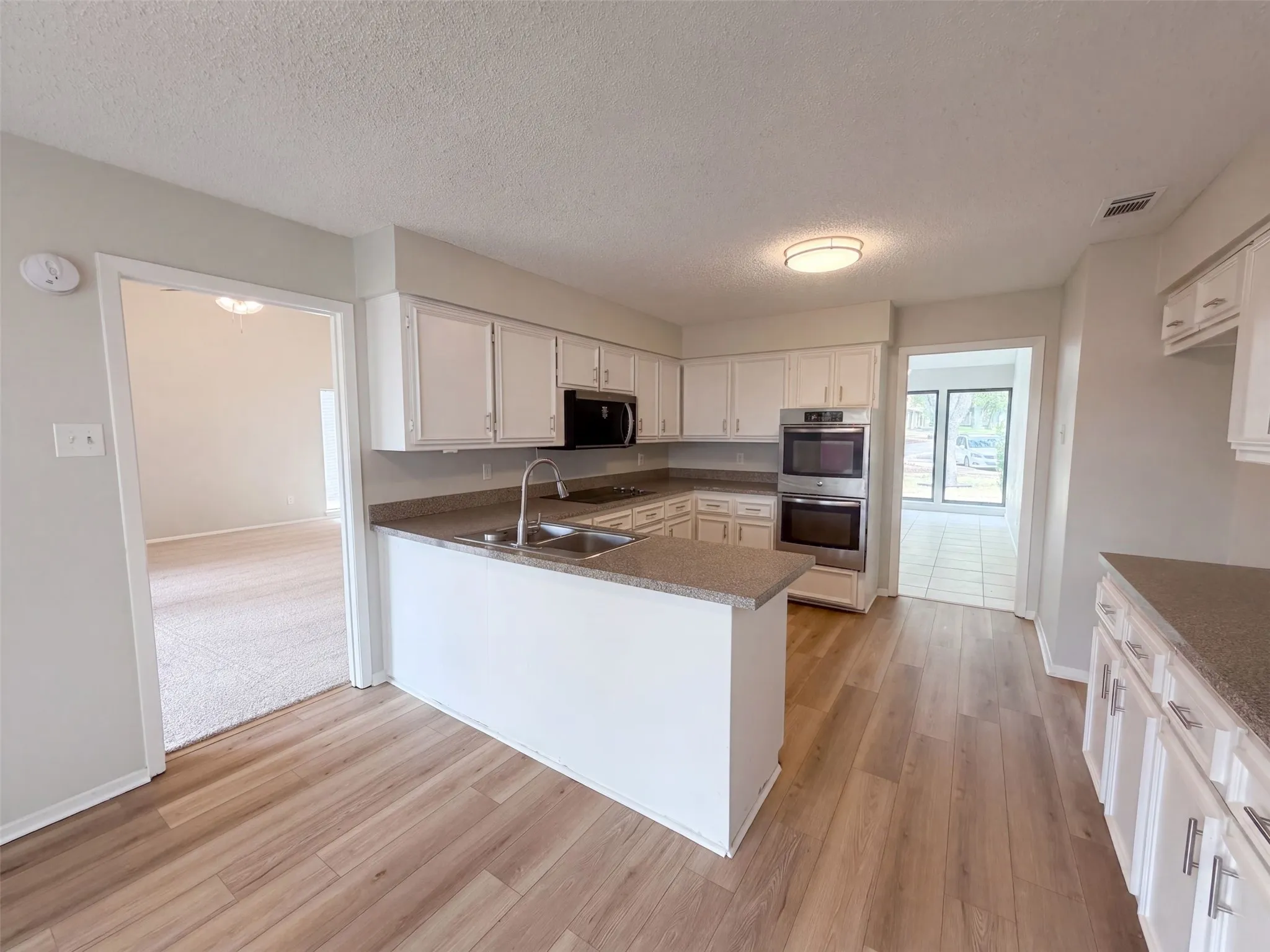Single Family Residence For Sale in Denton County , 742 Hummingbird Circle, Lewisville, Texas 75067, 4 Bedroom, 3 Bathroom, 2 Garage spaces, 1,906 Sqft, built in 1975, mls#21372073, Real Estate Agent in Lewisville, Homes For Sale in Denton county, Homes For Sale in Lewisville, Realtor in Lewisville Texas, Real Estate Brokerage Independent Realty Texas, Luminita Cordes Realtor