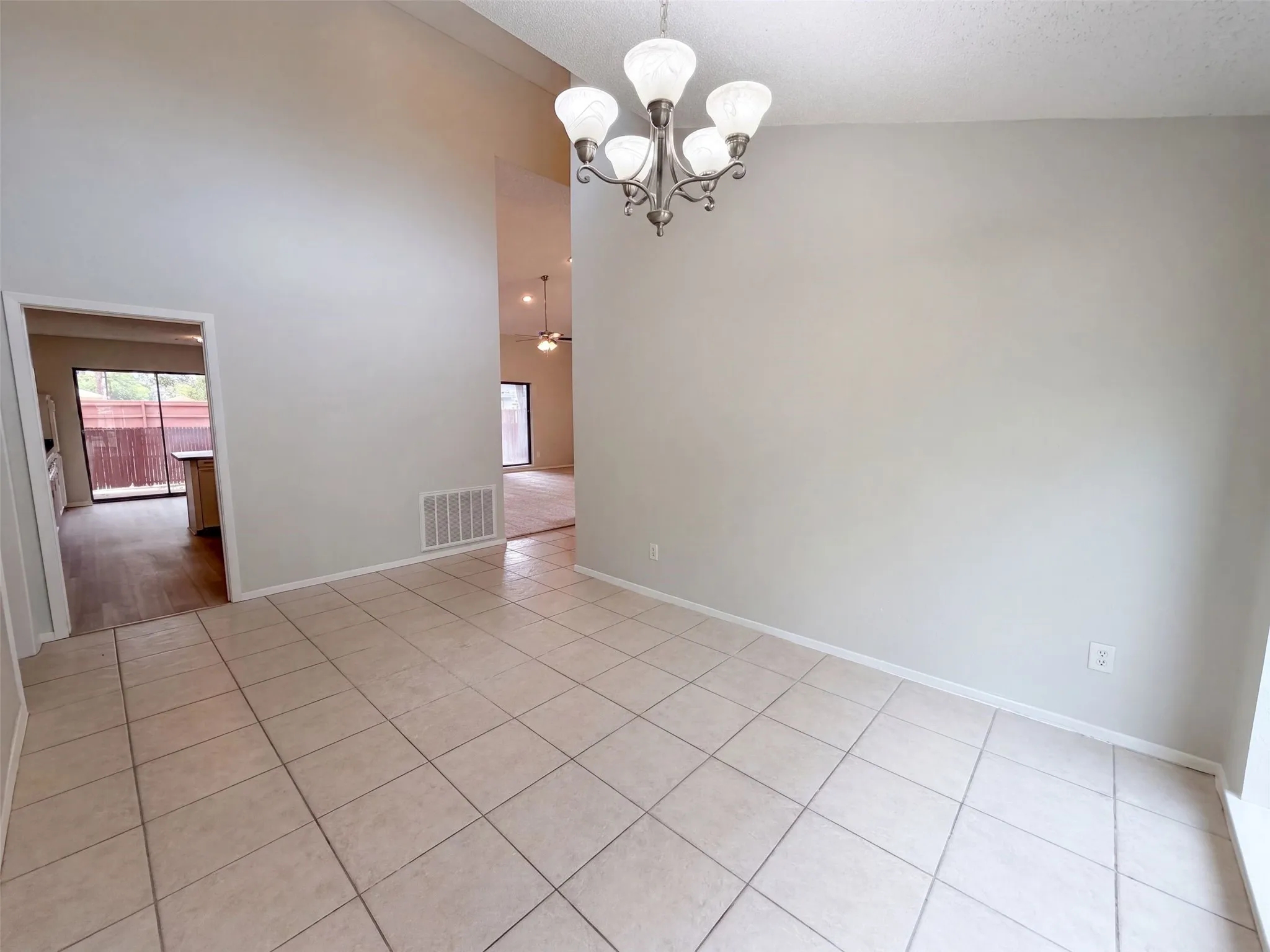 Single Family Residence For Sale in Denton County , 742 Hummingbird Circle, Lewisville, Texas 75067, 4 Bedroom, 3 Bathroom, 2 Garage spaces, 1,906 Sqft, built in 1975, mls#21372073, Real Estate Agent in Lewisville, Homes For Sale in Denton county, Homes For Sale in Lewisville, Realtor in Lewisville Texas, Real Estate Brokerage Independent Realty Texas, Luminita Cordes Realtor