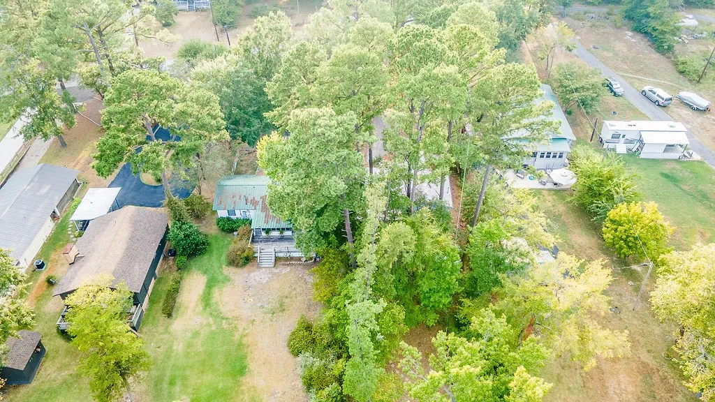 Single Family Residence For Sale in Wood County , 586 County Road 2298, Mineola, Texas 75773, 2 Bedroom, 2 Bathroom, Garage spaces, 1,250 Sqft, built in 1970, mls#21372085, Real Estate Agent in Mineola, Homes For Sale in Wood county, Homes For Sale in Mineola, Realtor in Mineola Texas, Real Estate Brokerage Independent Realty Texas, Luminita Cordes Realtor