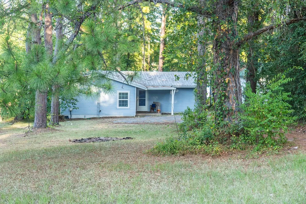 Single Family Residence For Sale in Wood County , 586 County Road 2298, Mineola, Texas 75773, 2 Bedroom, 2 Bathroom, Garage spaces, 1,250 Sqft, built in 1970, mls#21372085, Real Estate Agent in Mineola, Homes For Sale in Wood county, Homes For Sale in Mineola, Realtor in Mineola Texas, Real Estate Brokerage Independent Realty Texas, Luminita Cordes Realtor
