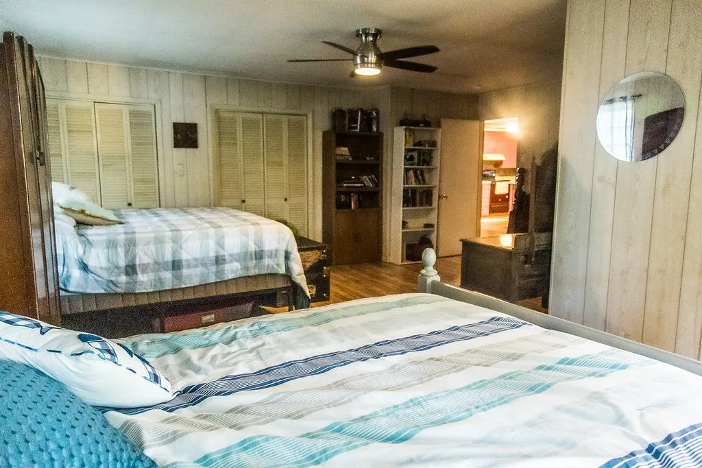 Single Family Residence For Sale in Wood County , 586 County Road 2298, Mineola, Texas 75773, 2 Bedroom, 2 Bathroom, Garage spaces, 1,250 Sqft, built in 1970, mls#21372085, Real Estate Agent in Mineola, Homes For Sale in Wood county, Homes For Sale in Mineola, Realtor in Mineola Texas, Real Estate Brokerage Independent Realty Texas, Luminita Cordes Realtor