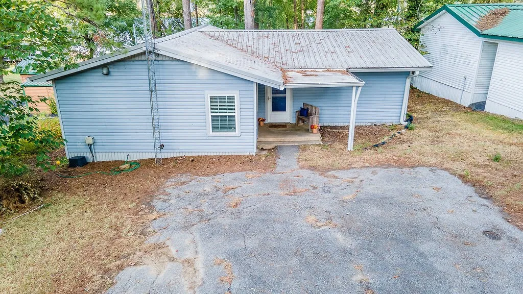 Single Family Residence For Sale in Wood County , 586 County Road 2298, Mineola, Texas 75773, 2 Bedroom, 2 Bathroom, Garage spaces, 1,250 Sqft, built in 1970, mls#21372085, Real Estate Agent in Mineola, Homes For Sale in Wood county, Homes For Sale in Mineola, Realtor in Mineola Texas, Real Estate Brokerage Independent Realty Texas, Luminita Cordes Realtor