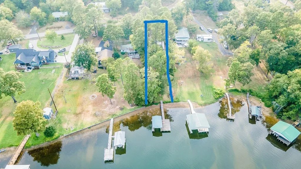 Single Family Residence For Sale in Wood County , 586 County Road 2298, Mineola, Texas 75773, 2 Bedroom, 2 Bathroom, Garage spaces, 1,250 Sqft, built in 1970, mls#21372085, Real Estate Agent in Mineola, Homes For Sale in Wood county, Homes For Sale in Mineola, Realtor in Mineola Texas, Real Estate Brokerage Independent Realty Texas, Luminita Cordes Realtor