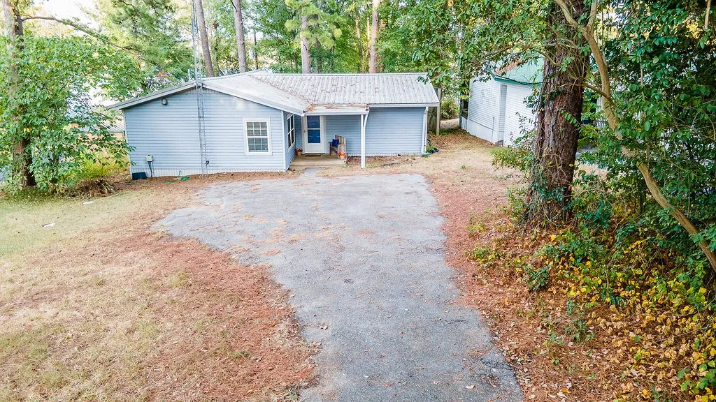 Single Family Residence For Sale in Wood County , 586 County Road 2298, Mineola, Texas 75773, 2 Bedroom, 2 Bathroom, Garage spaces, 1,250 Sqft, built in 1970, mls#21372085, Real Estate Agent in Mineola, Homes For Sale in Wood county, Homes For Sale in Mineola, Realtor in Mineola Texas, Real Estate Brokerage Independent Realty Texas, Luminita Cordes Realtor