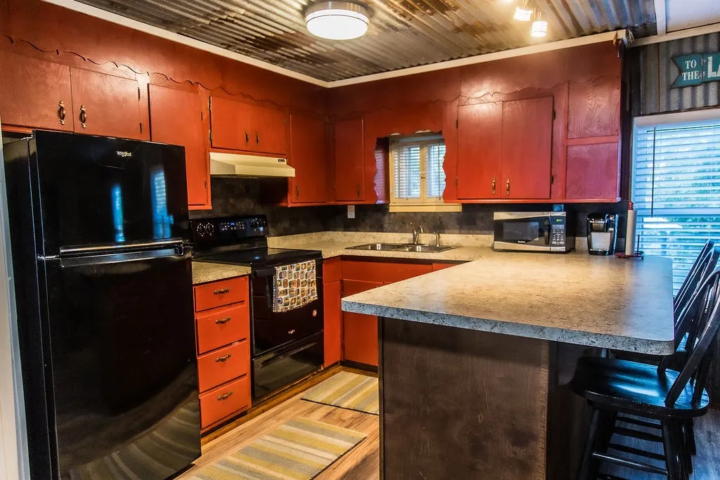 Single Family Residence For Sale in Wood County , 586 County Road 2298, Mineola, Texas 75773, 2 Bedroom, 2 Bathroom, Garage spaces, 1,250 Sqft, built in 1970, mls#21372085, Real Estate Agent in Mineola, Homes For Sale in Wood county, Homes For Sale in Mineola, Realtor in Mineola Texas, Real Estate Brokerage Independent Realty Texas, Luminita Cordes Realtor