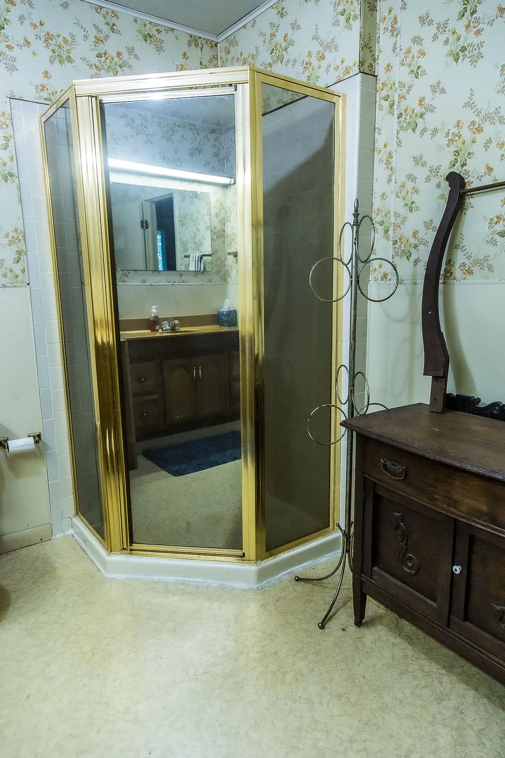 Single Family Residence For Sale in Wood County , 586 County Road 2298, Mineola, Texas 75773, 2 Bedroom, 2 Bathroom, Garage spaces, 1,250 Sqft, built in 1970, mls#21372085, Real Estate Agent in Mineola, Homes For Sale in Wood county, Homes For Sale in Mineola, Realtor in Mineola Texas, Real Estate Brokerage Independent Realty Texas, Luminita Cordes Realtor