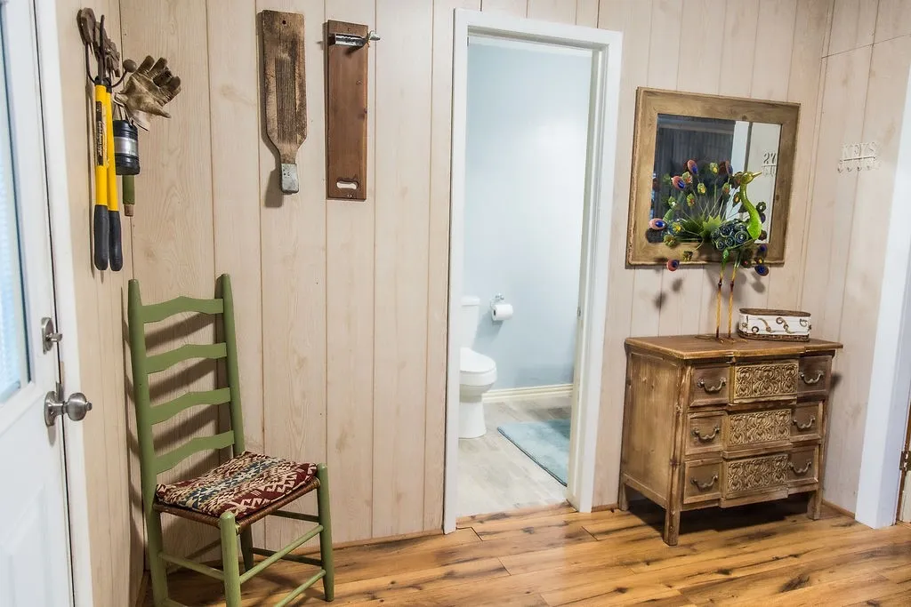 Single Family Residence For Sale in Wood County , 586 County Road 2298, Mineola, Texas 75773, 2 Bedroom, 2 Bathroom, Garage spaces, 1,250 Sqft, built in 1970, mls#21372085, Real Estate Agent in Mineola, Homes For Sale in Wood county, Homes For Sale in Mineola, Realtor in Mineola Texas, Real Estate Brokerage Independent Realty Texas, Luminita Cordes Realtor