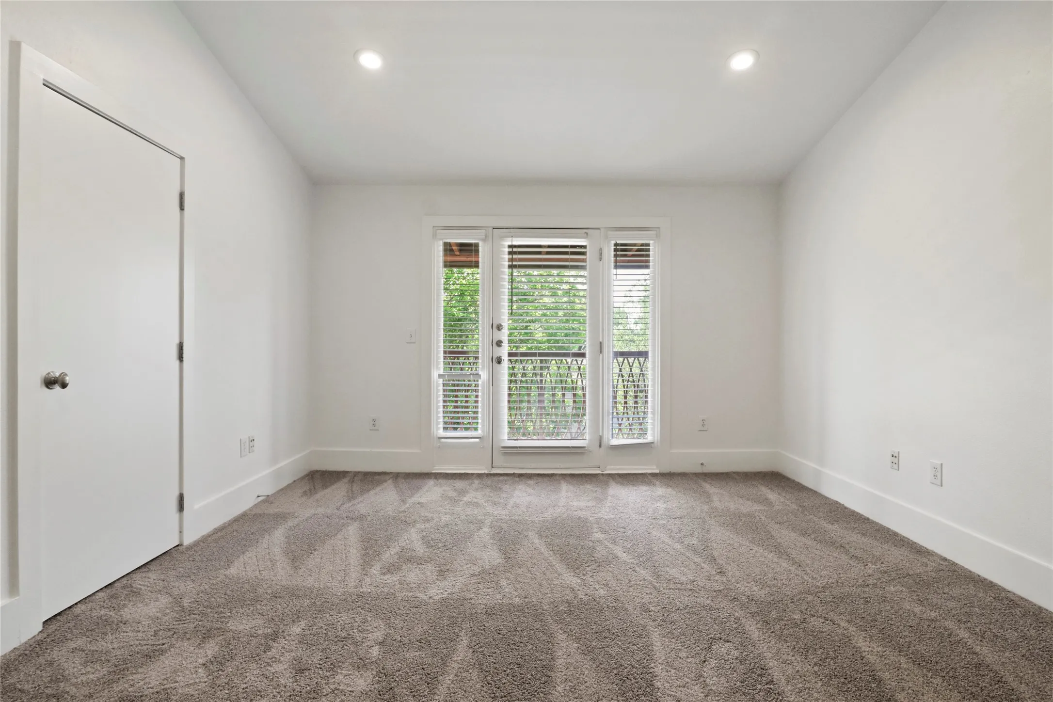 Townhouse For Rent in Dallas County , 6346 Oriole Drive, Dallas, Texas 75209, 3 Bedroom, 4 Bathroom, 2 Garage spaces, 1,948 Sqft, built in 2006, mls#21372086, Real Estate Agent in Dallas, Homes For Rent in Dallas county, Homes For Rent in Dallas, Realtor in Dallas Texas, Real Estate Brokerage Independent Realty Texas, Luminita Cordes Realtor