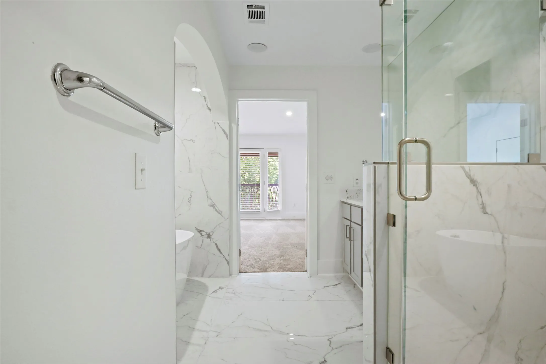 Townhouse For Rent in Dallas County , 6346 Oriole Drive, Dallas, Texas 75209, 3 Bedroom, 4 Bathroom, 2 Garage spaces, 1,948 Sqft, built in 2006, mls#21372086, Real Estate Agent in Dallas, Homes For Rent in Dallas county, Homes For Rent in Dallas, Realtor in Dallas Texas, Real Estate Brokerage Independent Realty Texas, Luminita Cordes Realtor