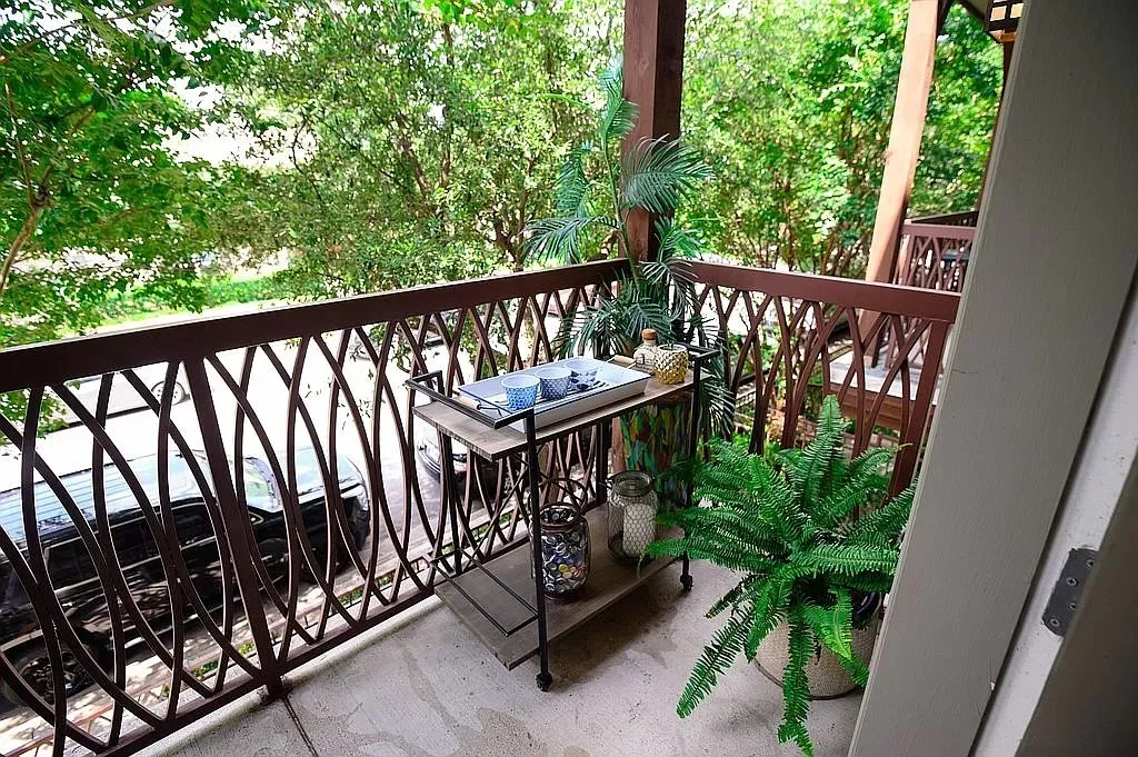 2nd floor patio