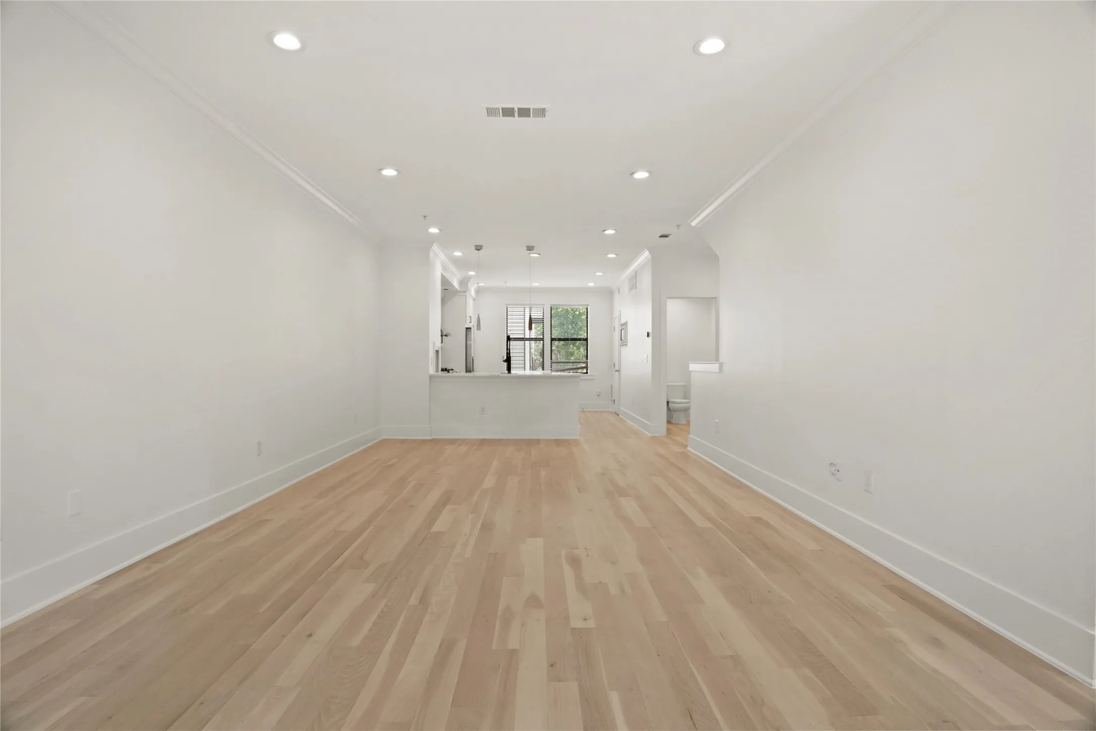 Townhouse For Rent in Dallas County , 6346 Oriole Drive, Dallas, Texas 75209, 3 Bedroom, 4 Bathroom, 2 Garage spaces, 1,948 Sqft, built in 2006, mls#21372086, Real Estate Agent in Dallas, Homes For Rent in Dallas county, Homes For Rent in Dallas, Realtor in Dallas Texas, Real Estate Brokerage Independent Realty Texas, Luminita Cordes Realtor