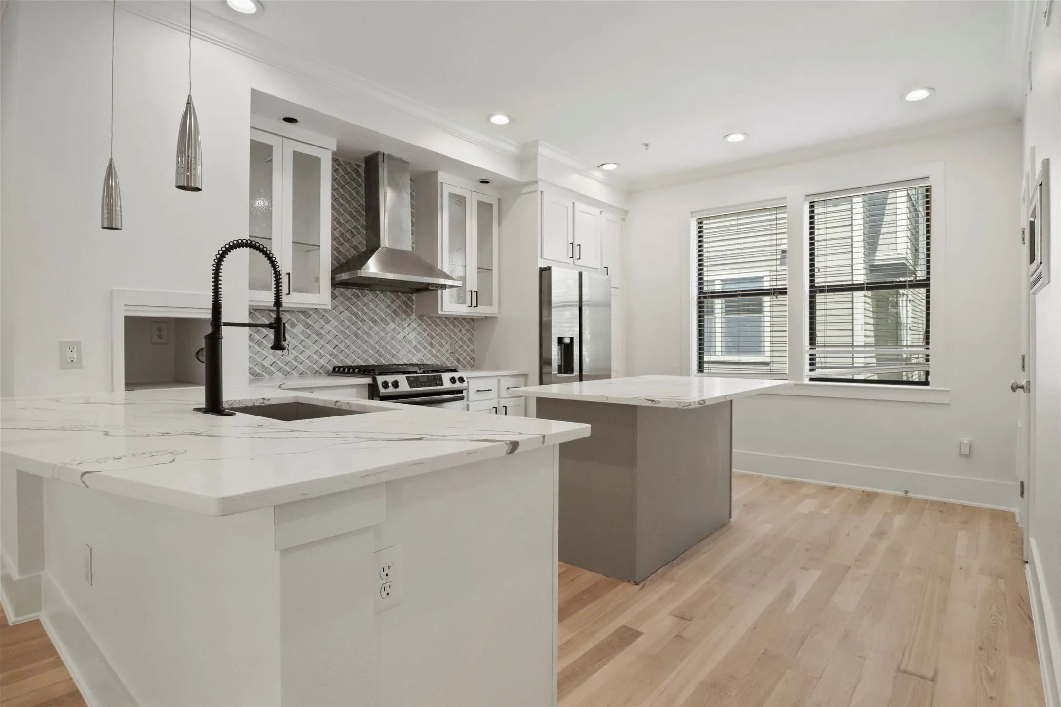 Townhouse For Rent in Dallas County , 6346 Oriole Drive, Dallas, Texas 75209, 3 Bedroom, 4 Bathroom, 2 Garage spaces, 1,948 Sqft, built in 2006, mls#21372086, Real Estate Agent in Dallas, Homes For Rent in Dallas county, Homes For Rent in Dallas, Realtor in Dallas Texas, Real Estate Brokerage Independent Realty Texas, Luminita Cordes Realtor