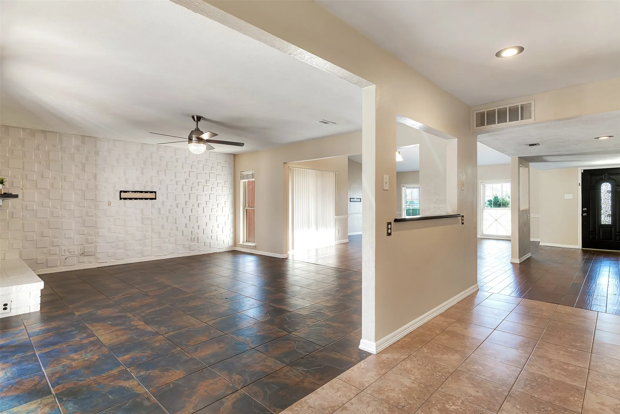 Single Family Residence For Rent in Collin County , 925 Lombardy Drive, Plano, Texas 75023, 3 Bedroom, 3 Bathroom, 2 Garage spaces, 2,155 Sqft, built in 1979, mls#21362813, Real Estate Agent in Plano, Homes For Rent in Collin county, Homes For Rent in Plano, Realtor in Plano Texas, Real Estate Brokerage Independent Realty Texas, Luminita Cordes Realtor