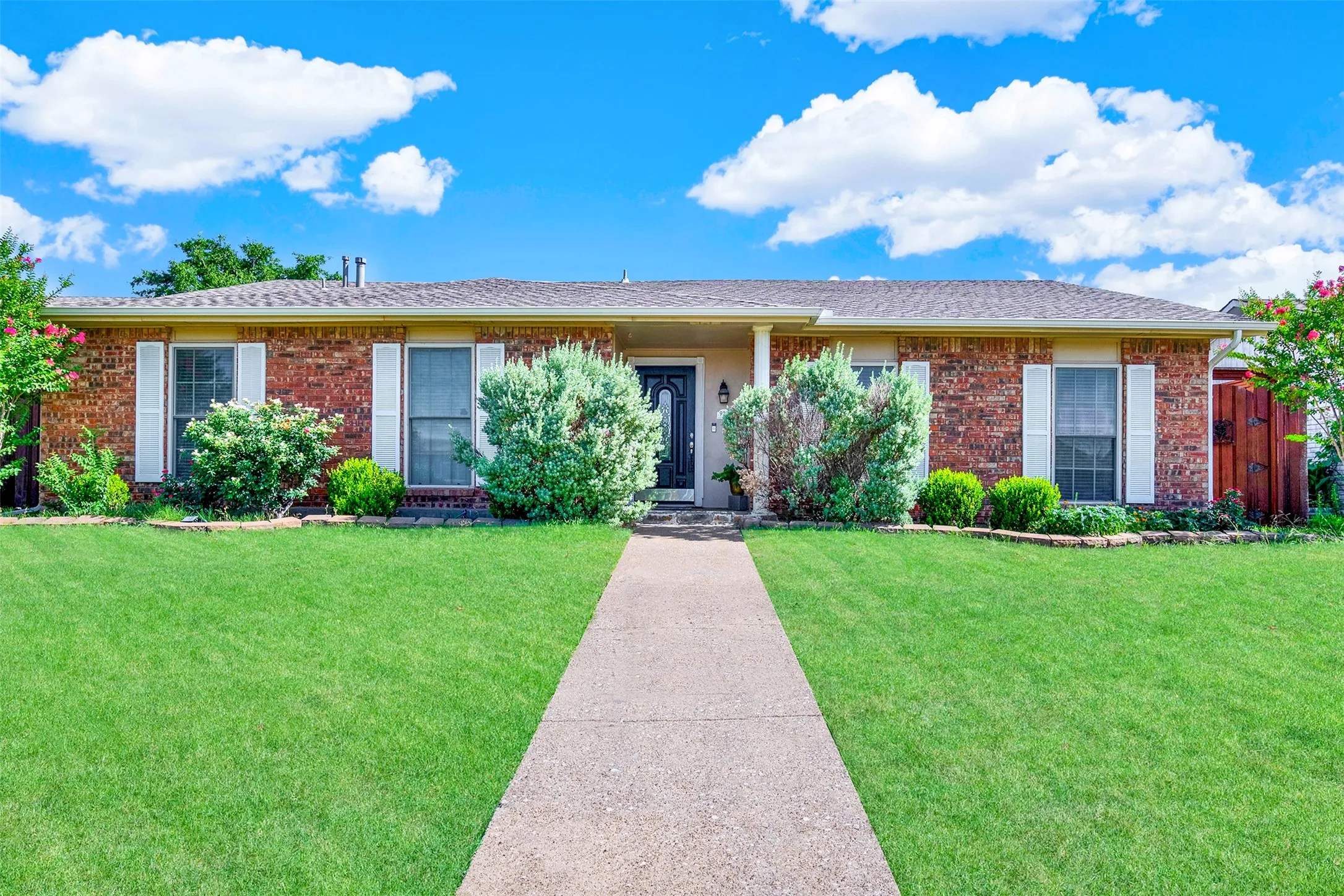 Single Family Residence For Rent in Collin County , 925 Lombardy Drive, Plano, Texas 75023, 3 Bedroom, 3 Bathroom, 2 Garage spaces, 2,155 Sqft, built in 1979, mls#21362813, Real Estate Agent in Plano, Homes For Rent in Collin county, Homes For Rent in Plano, Realtor in Plano Texas, Real Estate Brokerage Independent Realty Texas, Luminita Cordes Realtor
