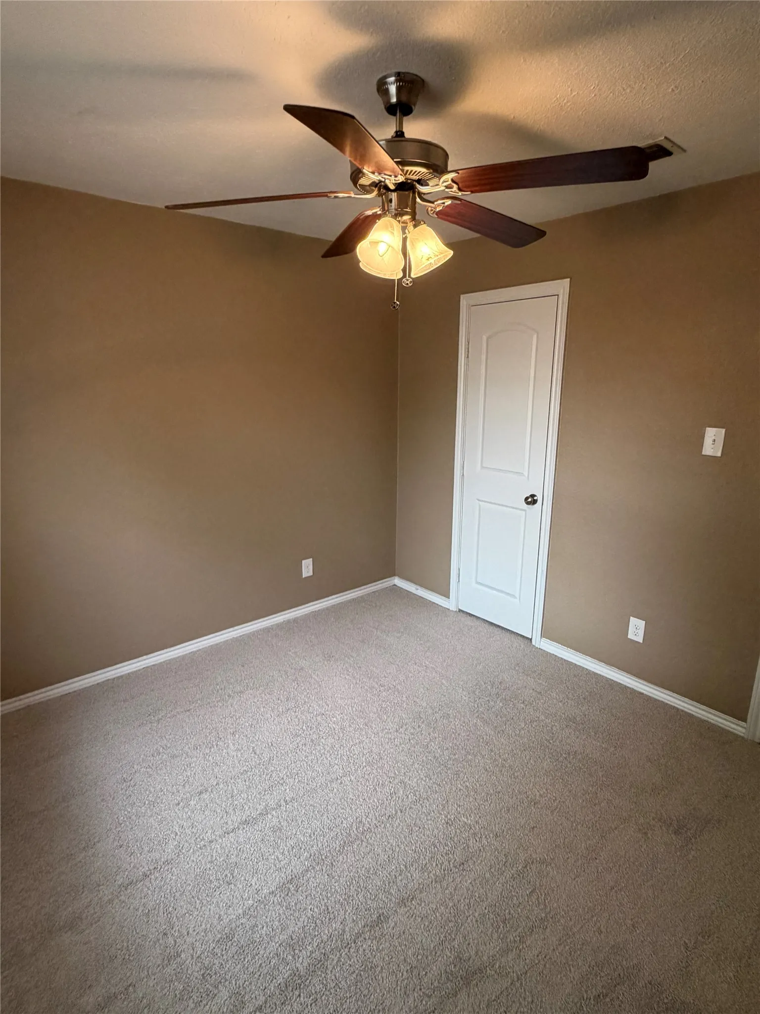 Single Family Residence For Rent in Tarrant County , 6605 Kitty Drive, Watauga, Texas 76148, 3 Bedroom, 2 Bathroom, 2 Garage spaces, 1,246 Sqft, built in 1975, mls#21372089, Real Estate Agent in Watauga, Homes For Rent in Tarrant county, Homes For Rent in Watauga, Realtor in Watauga Texas, Real Estate Brokerage Independent Realty Texas, Luminita Cordes Realtor