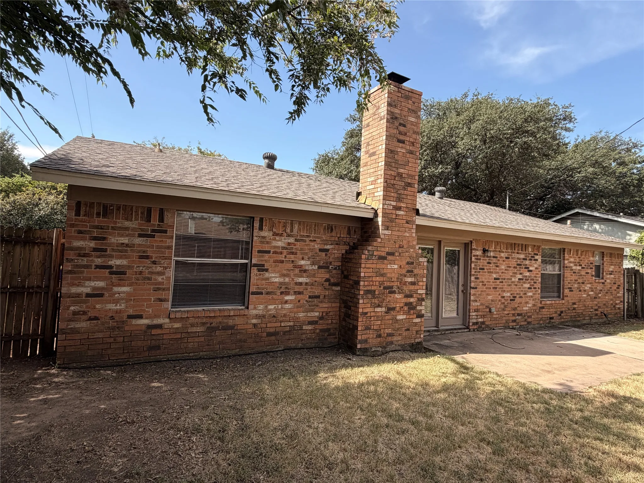Single Family Residence For Rent in Tarrant County , 6605 Kitty Drive, Watauga, Texas 76148, 3 Bedroom, 2 Bathroom, 2 Garage spaces, 1,246 Sqft, built in 1975, mls#21372089, Real Estate Agent in Watauga, Homes For Rent in Tarrant county, Homes For Rent in Watauga, Realtor in Watauga Texas, Real Estate Brokerage Independent Realty Texas, Luminita Cordes Realtor