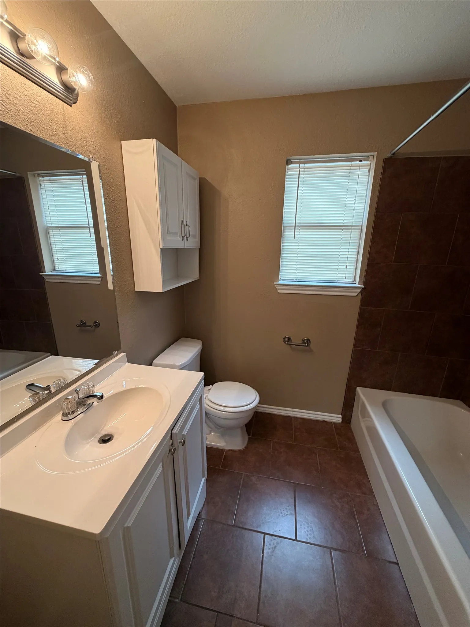 Single Family Residence For Rent in Tarrant County , 6605 Kitty Drive, Watauga, Texas 76148, 3 Bedroom, 2 Bathroom, 2 Garage spaces, 1,246 Sqft, built in 1975, mls#21372089, Real Estate Agent in Watauga, Homes For Rent in Tarrant county, Homes For Rent in Watauga, Realtor in Watauga Texas, Real Estate Brokerage Independent Realty Texas, Luminita Cordes Realtor