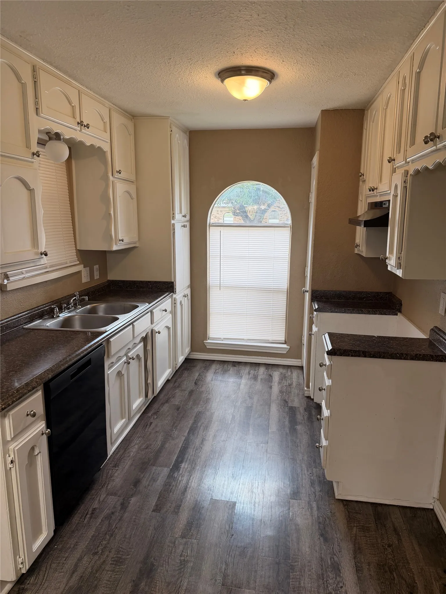 Single Family Residence For Rent in Tarrant County , 6605 Kitty Drive, Watauga, Texas 76148, 3 Bedroom, 2 Bathroom, 2 Garage spaces, 1,246 Sqft, built in 1975, mls#21372089, Real Estate Agent in Watauga, Homes For Rent in Tarrant county, Homes For Rent in Watauga, Realtor in Watauga Texas, Real Estate Brokerage Independent Realty Texas, Luminita Cordes Realtor
