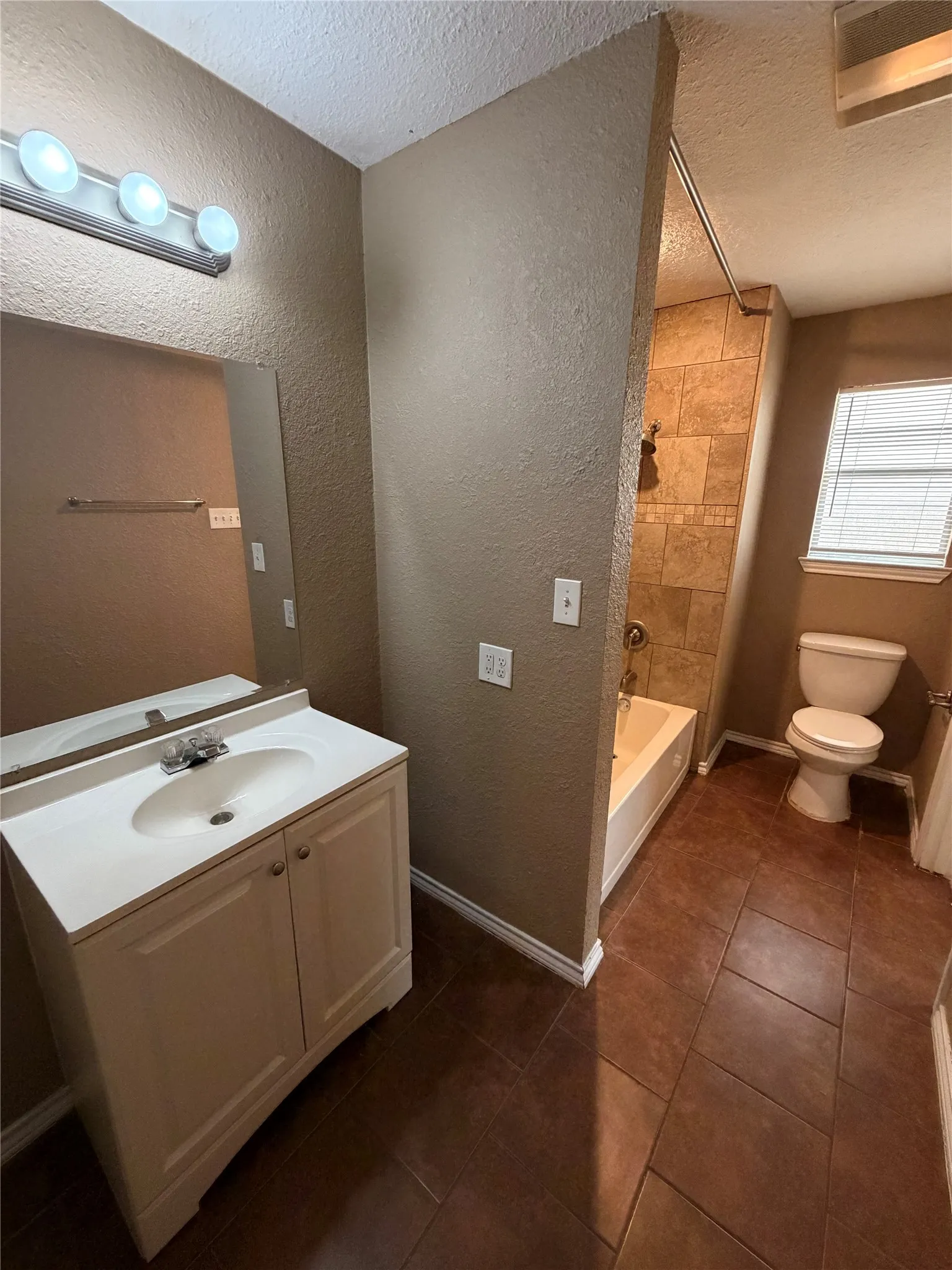 Single Family Residence For Rent in Tarrant County , 6605 Kitty Drive, Watauga, Texas 76148, 3 Bedroom, 2 Bathroom, 2 Garage spaces, 1,246 Sqft, built in 1975, mls#21372089, Real Estate Agent in Watauga, Homes For Rent in Tarrant county, Homes For Rent in Watauga, Realtor in Watauga Texas, Real Estate Brokerage Independent Realty Texas, Luminita Cordes Realtor