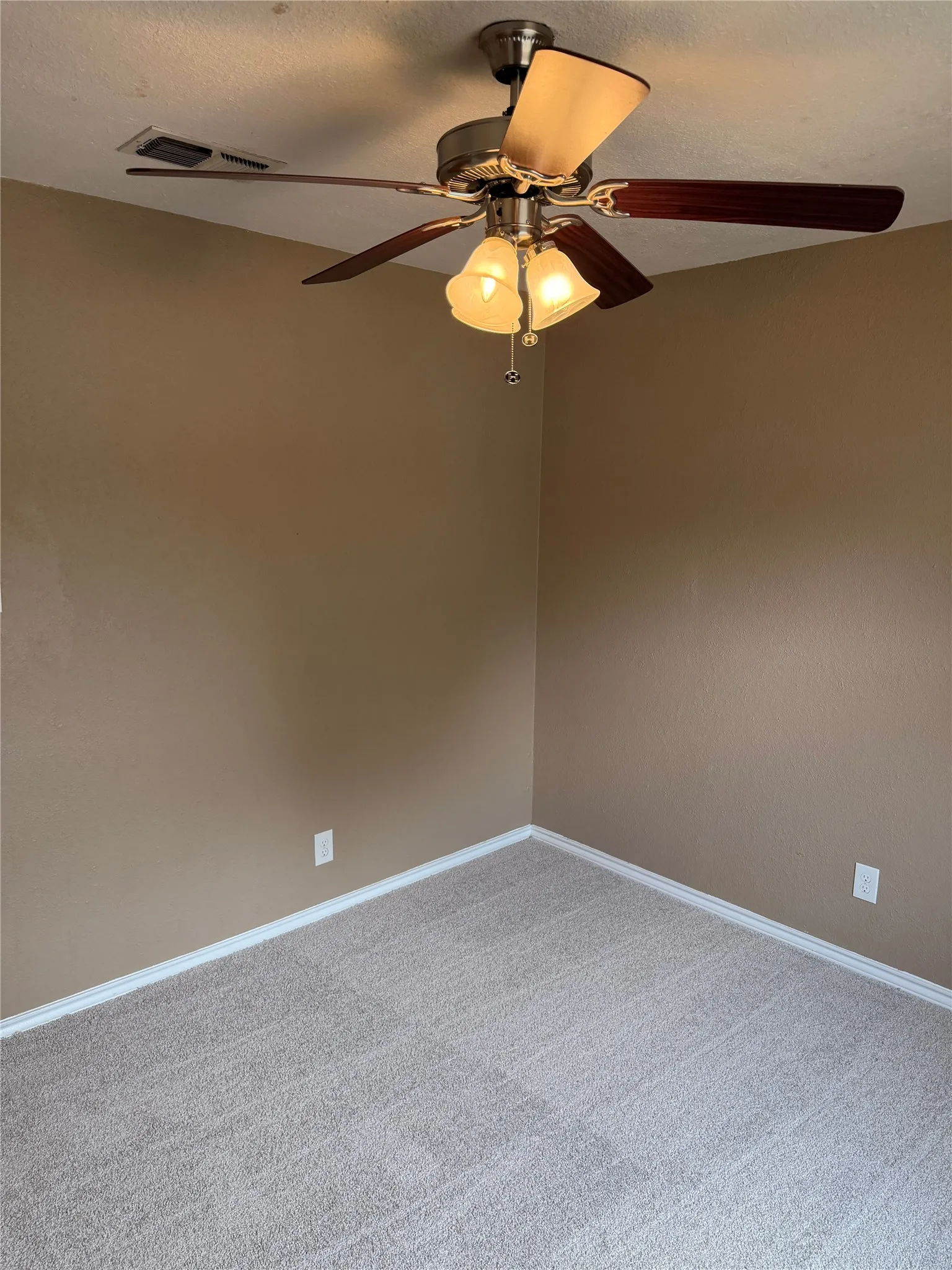 Single Family Residence For Rent in Tarrant County , 6605 Kitty Drive, Watauga, Texas 76148, 3 Bedroom, 2 Bathroom, 2 Garage spaces, 1,246 Sqft, built in 1975, mls#21372089, Real Estate Agent in Watauga, Homes For Rent in Tarrant county, Homes For Rent in Watauga, Realtor in Watauga Texas, Real Estate Brokerage Independent Realty Texas, Luminita Cordes Realtor