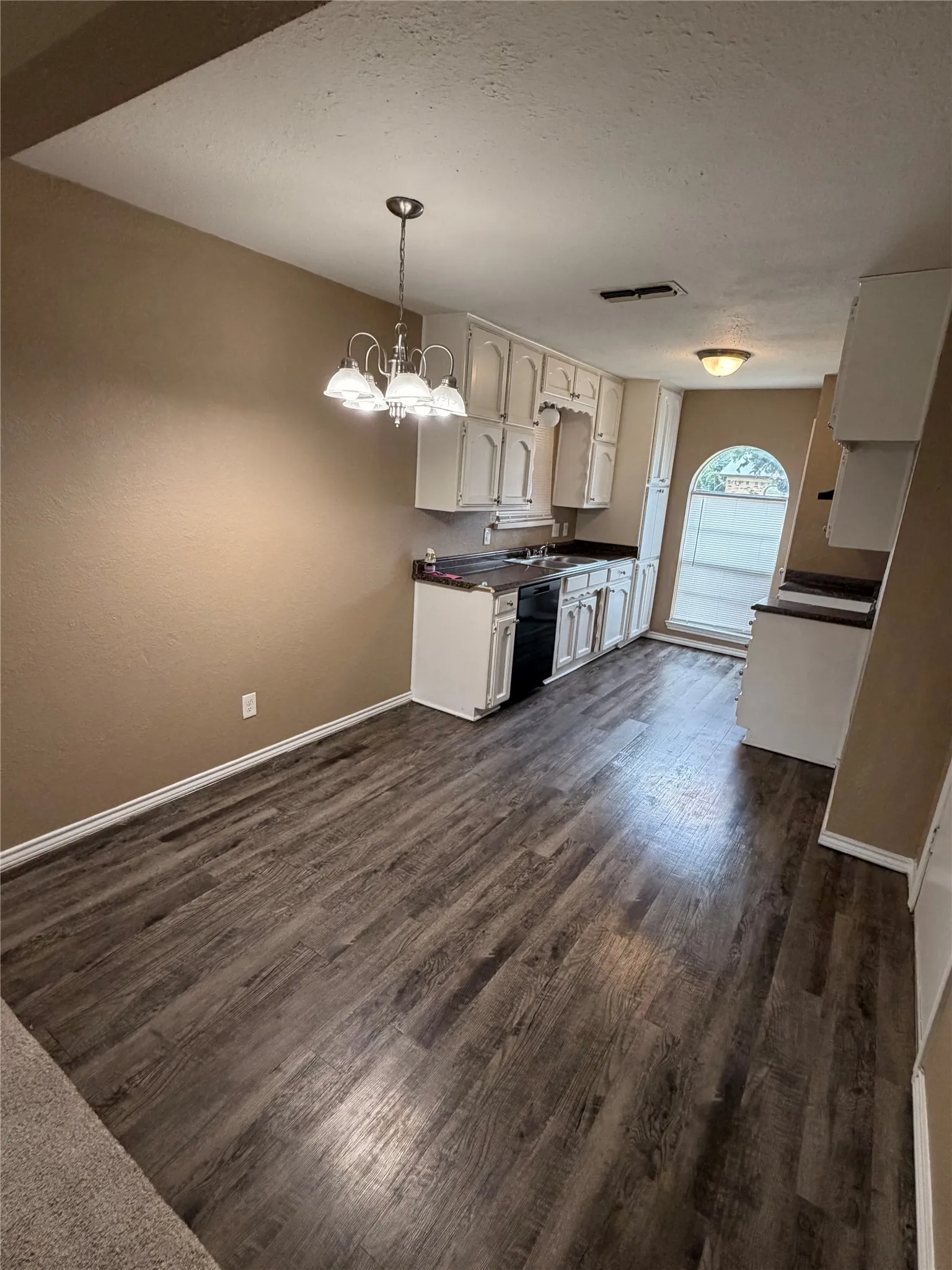 Single Family Residence For Rent in Tarrant County , 6605 Kitty Drive, Watauga, Texas 76148, 3 Bedroom, 2 Bathroom, 2 Garage spaces, 1,246 Sqft, built in 1975, mls#21372089, Real Estate Agent in Watauga, Homes For Rent in Tarrant county, Homes For Rent in Watauga, Realtor in Watauga Texas, Real Estate Brokerage Independent Realty Texas, Luminita Cordes Realtor