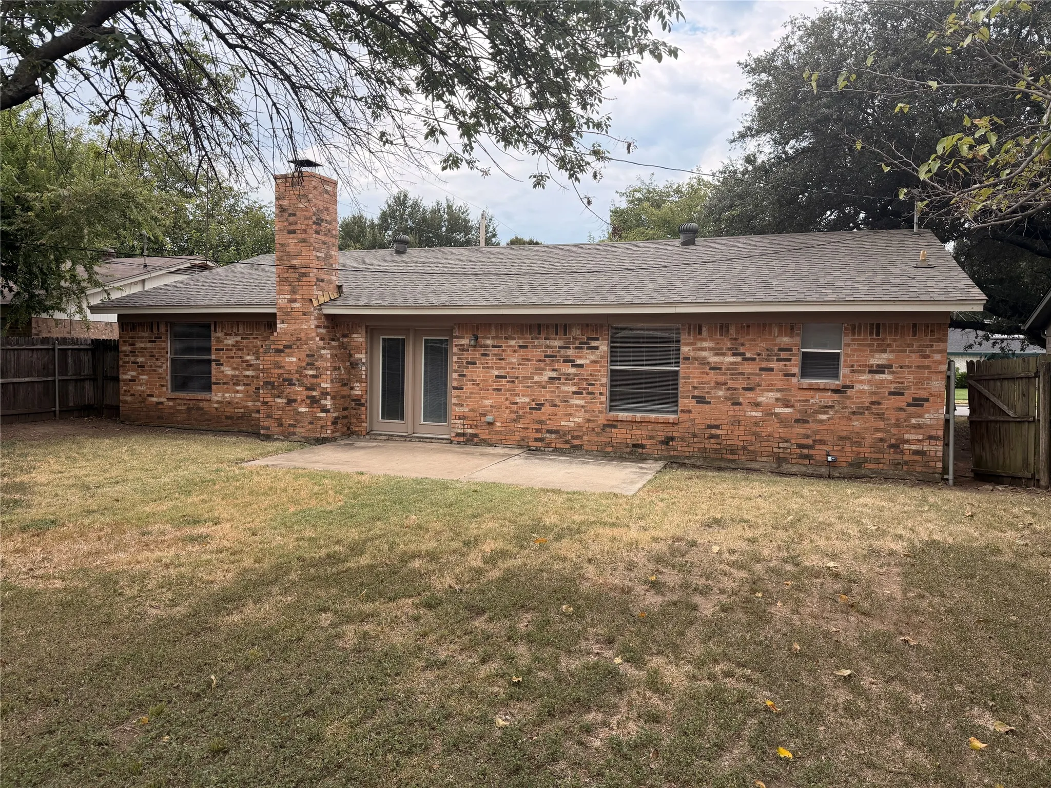 Single Family Residence For Rent in Tarrant County , 6605 Kitty Drive, Watauga, Texas 76148, 3 Bedroom, 2 Bathroom, 2 Garage spaces, 1,246 Sqft, built in 1975, mls#21372089, Real Estate Agent in Watauga, Homes For Rent in Tarrant county, Homes For Rent in Watauga, Realtor in Watauga Texas, Real Estate Brokerage Independent Realty Texas, Luminita Cordes Realtor