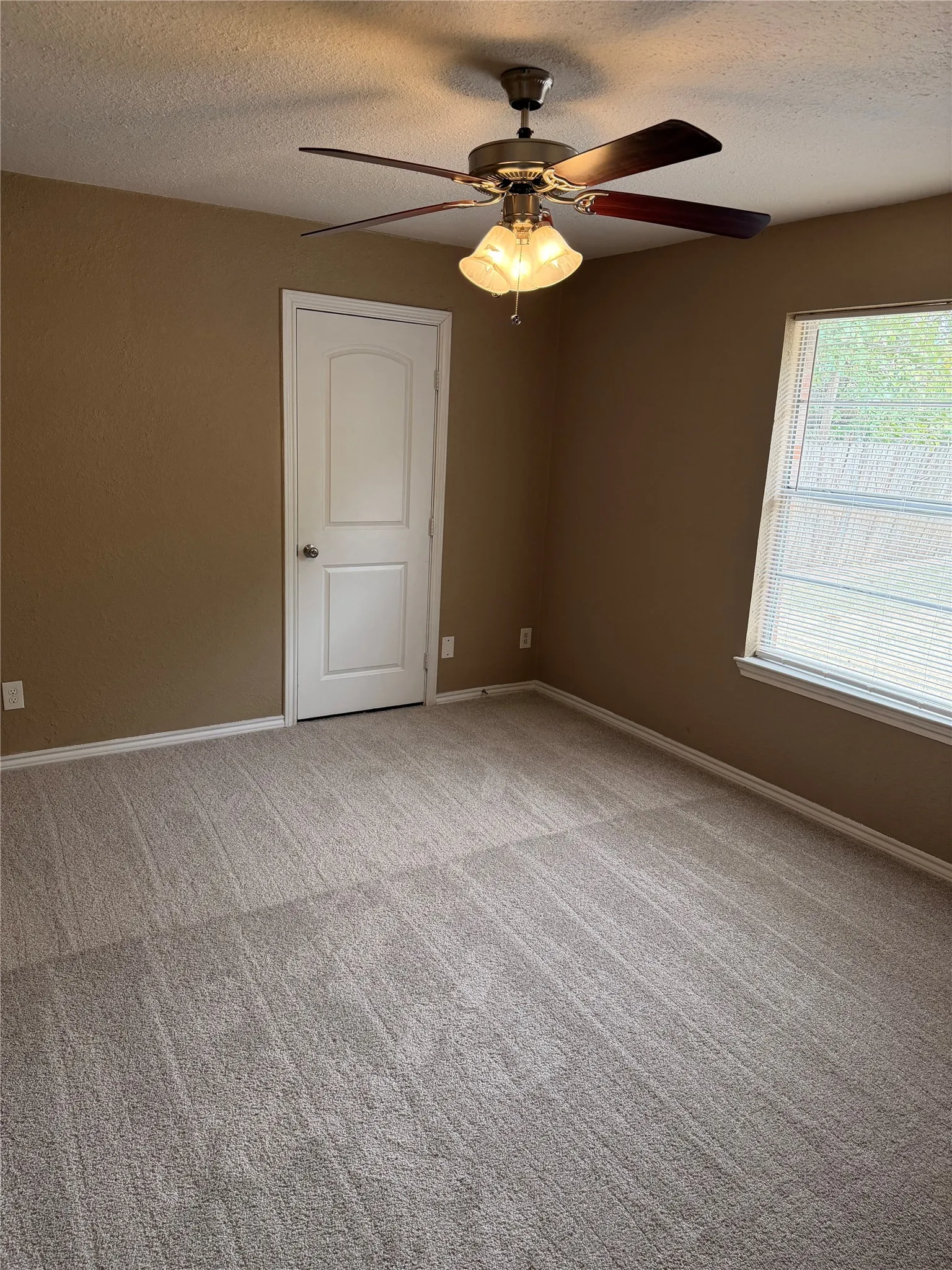 Single Family Residence For Rent in Tarrant County , 6605 Kitty Drive, Watauga, Texas 76148, 3 Bedroom, 2 Bathroom, 2 Garage spaces, 1,246 Sqft, built in 1975, mls#21372089, Real Estate Agent in Watauga, Homes For Rent in Tarrant county, Homes For Rent in Watauga, Realtor in Watauga Texas, Real Estate Brokerage Independent Realty Texas, Luminita Cordes Realtor