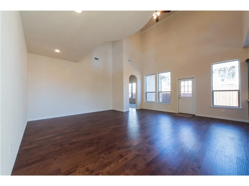 Single Family Residence For Rent in Dallas County , 4004 Hanaa Court, Irving, Texas 75038, 5 Bedroom, 3 Bathroom, 2 Garage spaces, 3,395 Sqft, built in 2016, mls#21347386, Real Estate Agent in Irving, Homes For Rent in Dallas county, Homes For Rent in Irving, Realtor in Irving Texas, Real Estate Brokerage Independent Realty Texas, Luminita Cordes Realtor