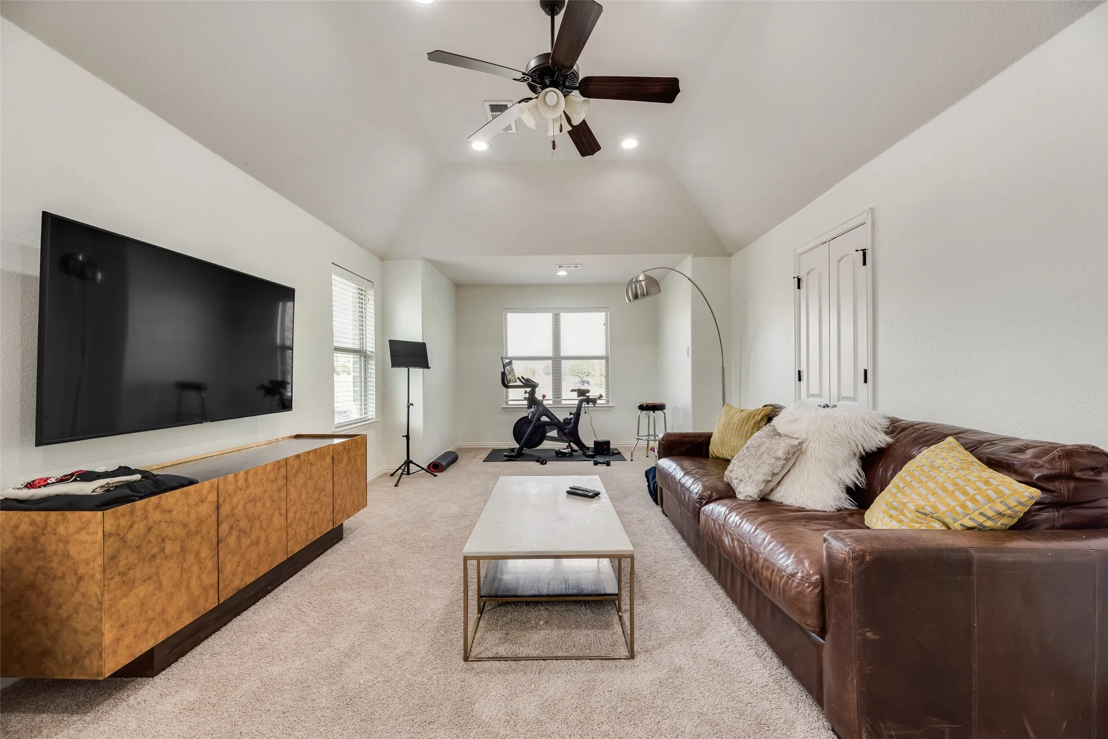 Single Family Residence For Sale in Collin County , 10769 Kingsford Lane, Frisco, Texas 75035, 5 Bedroom, 5 Bathroom, 3 Garage spaces, 3,785 Sqft, built in 2012, mls#21370908, Real Estate Agent in Frisco, Homes For Sale in Collin county, Homes For Sale in Frisco, Realtor in Frisco Texas, Real Estate Brokerage Independent Realty Texas, Luminita Cordes Realtor