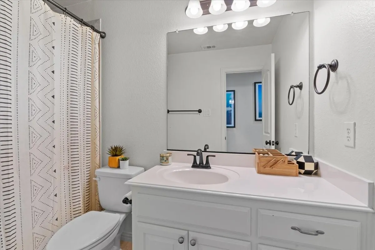 Single Family Residence For Sale in Collin County , 10769 Kingsford Lane, Frisco, Texas 75035, 5 Bedroom, 5 Bathroom, 3 Garage spaces, 3,785 Sqft, built in 2012, mls#21370908, Real Estate Agent in Frisco, Homes For Sale in Collin county, Homes For Sale in Frisco, Realtor in Frisco Texas, Real Estate Brokerage Independent Realty Texas, Luminita Cordes Realtor