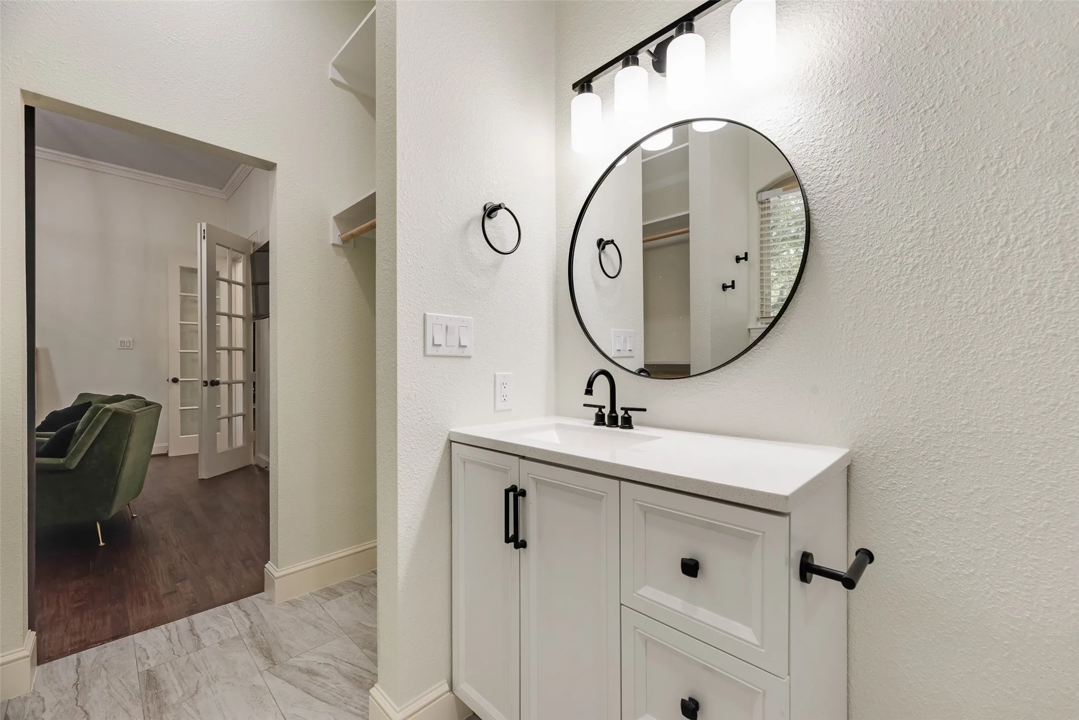 Full attached bath to second bedroom downstairs