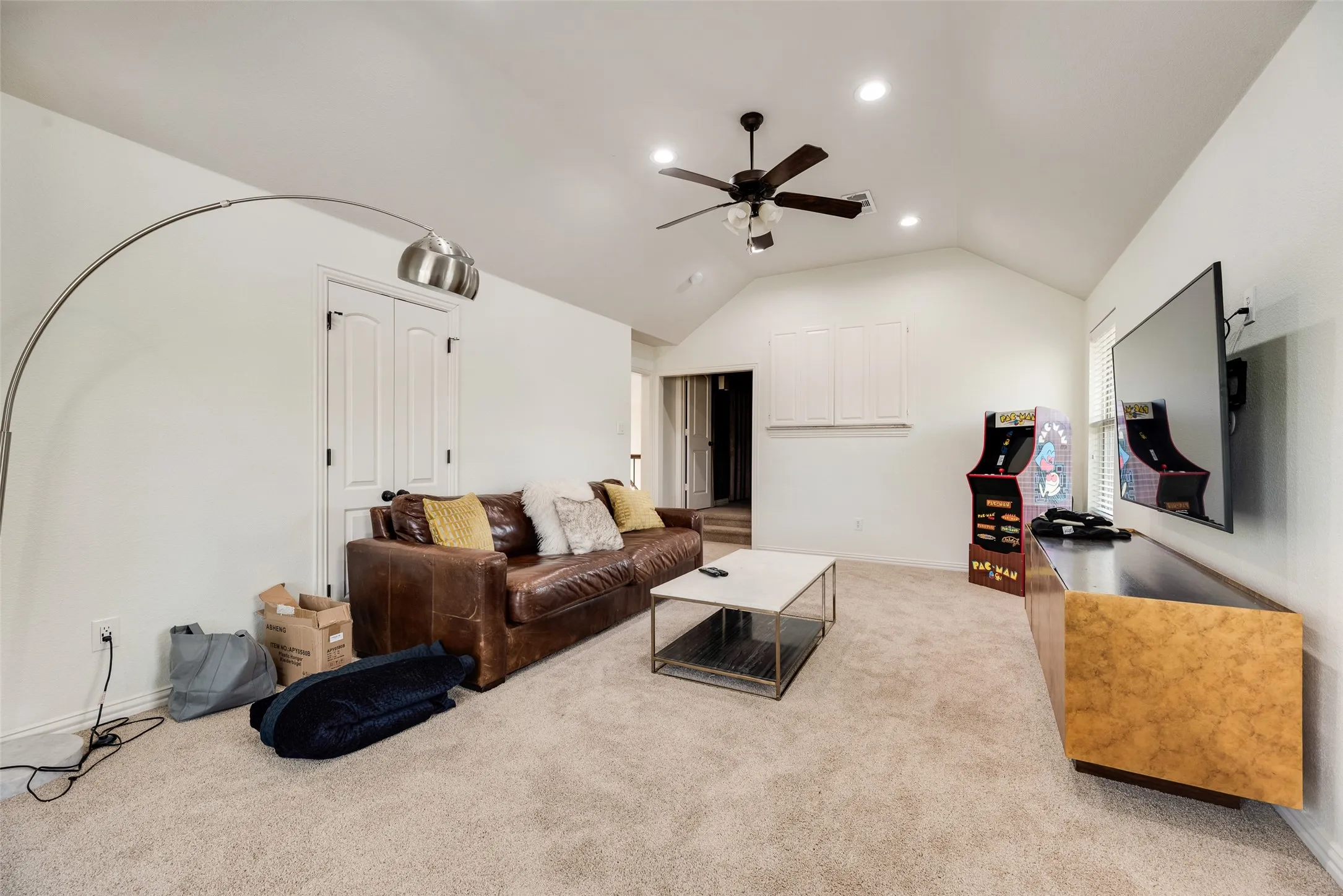 Single Family Residence For Sale in Collin County , 10769 Kingsford Lane, Frisco, Texas 75035, 5 Bedroom, 5 Bathroom, 3 Garage spaces, 3,785 Sqft, built in 2012, mls#21370908, Real Estate Agent in Frisco, Homes For Sale in Collin county, Homes For Sale in Frisco, Realtor in Frisco Texas, Real Estate Brokerage Independent Realty Texas, Luminita Cordes Realtor