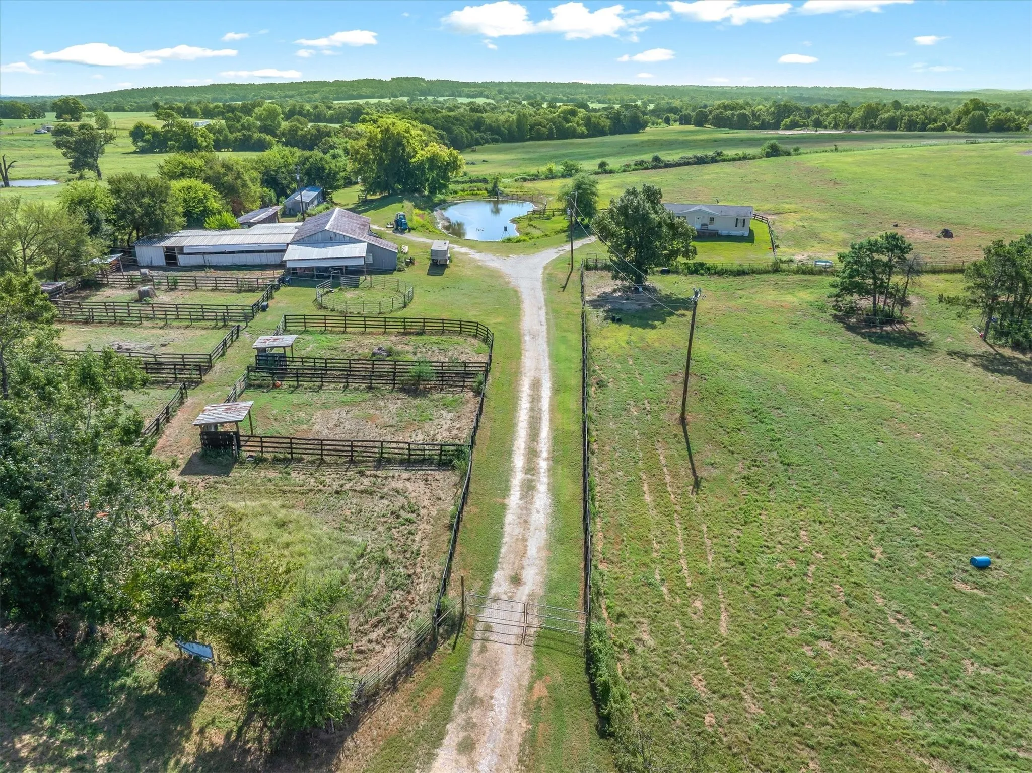 Mobile Home For Sale in Henderson County , 10815 FM-315, Poynor, Texas 75782, 4 Bedroom, 2 Bathroom, Garage spaces, 1,568 Sqft, built in 1998, mls#21372041, Real Estate Agent in Poynor, Homes For Sale in Henderson county, Homes For Sale in Poynor, Realtor in Poynor Texas, Real Estate Brokerage Independent Realty Texas, Luminita Cordes Realtor