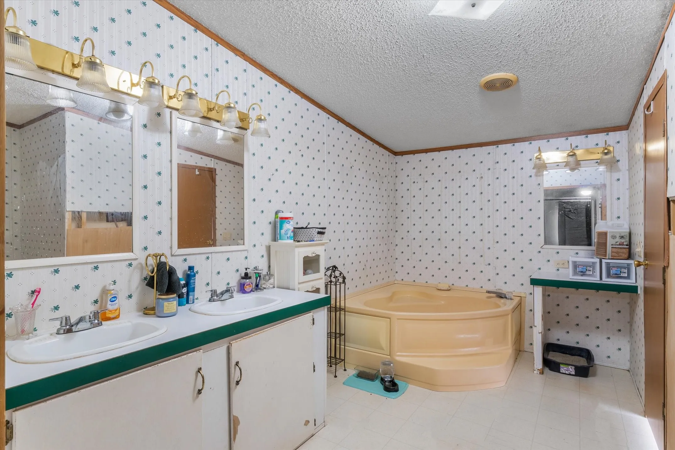 Mobile Home For Sale in Henderson County , 10815 FM-315, Poynor, Texas 75782, 4 Bedroom, 2 Bathroom, Garage spaces, 1,568 Sqft, built in 1998, mls#21372041, Real Estate Agent in Poynor, Homes For Sale in Henderson county, Homes For Sale in Poynor, Realtor in Poynor Texas, Real Estate Brokerage Independent Realty Texas, Luminita Cordes Realtor