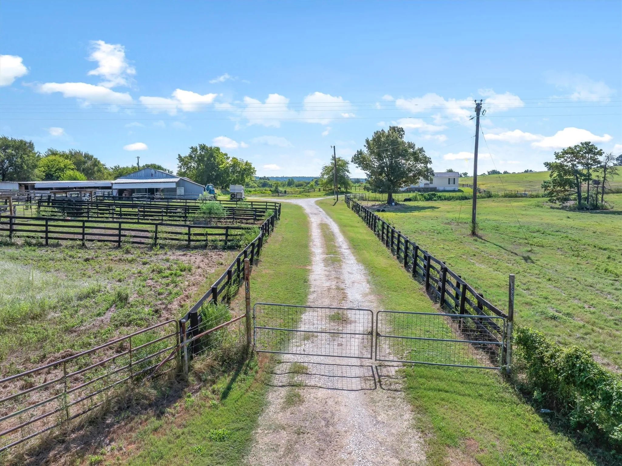 Mobile Home For Sale in Henderson County , 10815 FM-315, Poynor, Texas 75782, 4 Bedroom, 2 Bathroom, Garage spaces, 1,568 Sqft, built in 1998, mls#21372041, Real Estate Agent in Poynor, Homes For Sale in Henderson county, Homes For Sale in Poynor, Realtor in Poynor Texas, Real Estate Brokerage Independent Realty Texas, Luminita Cordes Realtor