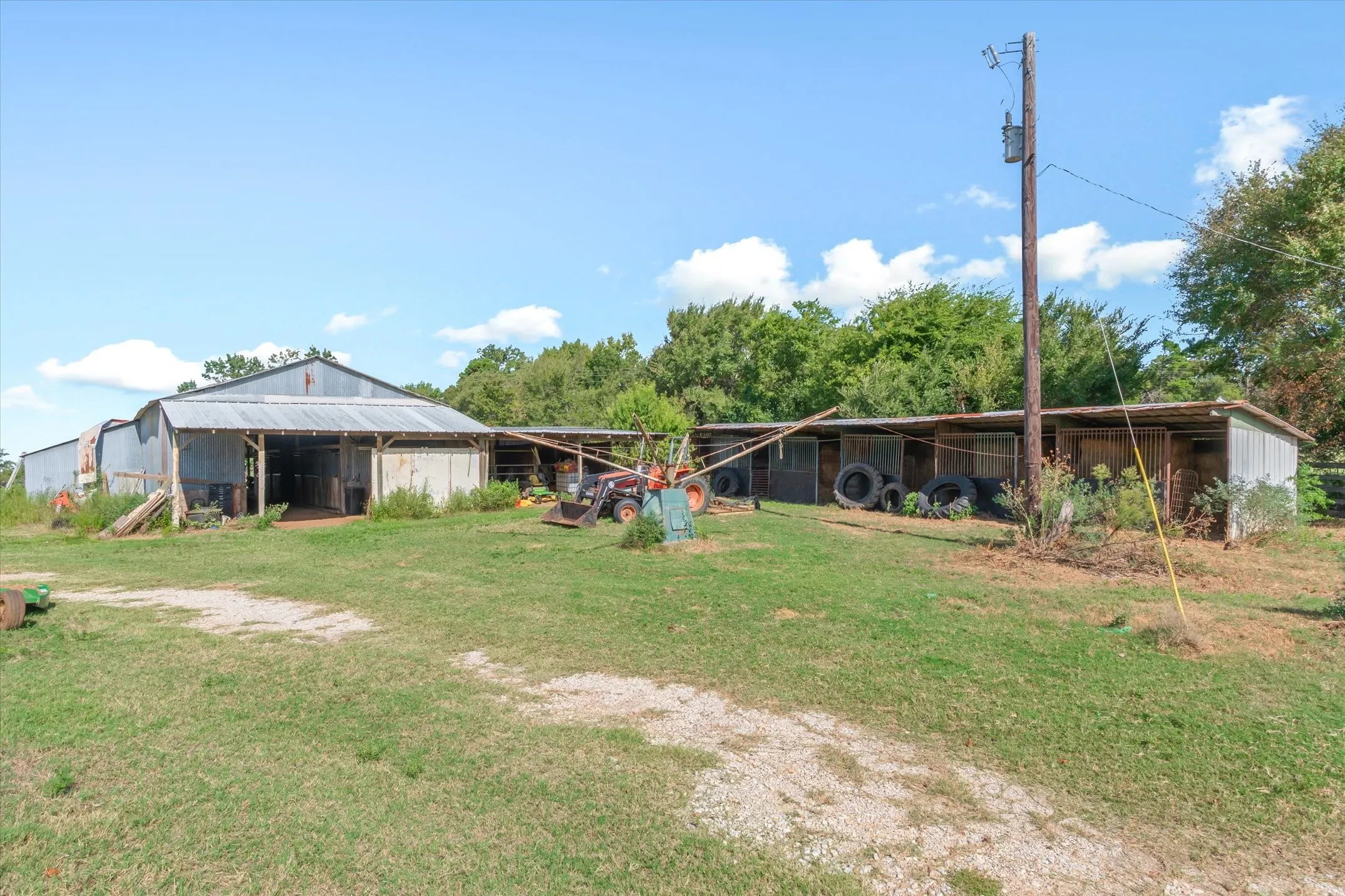 Mobile Home For Sale in Henderson County , 10815 FM-315, Poynor, Texas 75782, 4 Bedroom, 2 Bathroom, Garage spaces, 1,568 Sqft, built in 1998, mls#21372041, Real Estate Agent in Poynor, Homes For Sale in Henderson county, Homes For Sale in Poynor, Realtor in Poynor Texas, Real Estate Brokerage Independent Realty Texas, Luminita Cordes Realtor