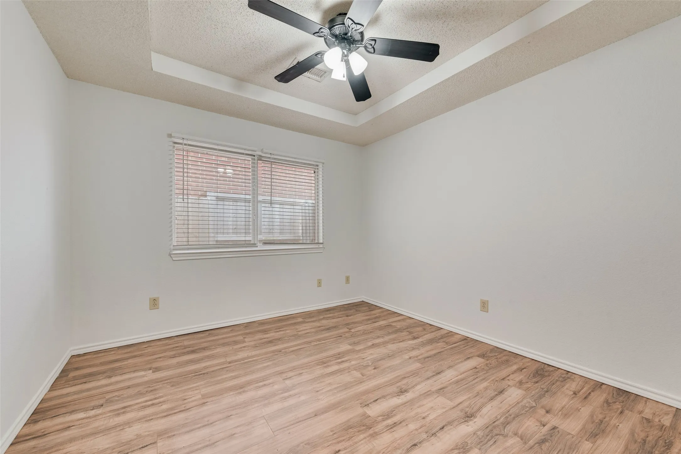 Single Family Residence For Rent in Dallas County , 465 El Rio Drive, Mesquite, Texas 75150, 3 Bedroom, 2 Bathroom, 2 Garage spaces, 1,384 Sqft, built in 1997, mls#21371668, Real Estate Agent in Mesquite, Homes For Rent in Dallas county, Homes For Rent in Mesquite, Realtor in Mesquite Texas, Real Estate Brokerage Independent Realty Texas, Luminita Cordes Realtor