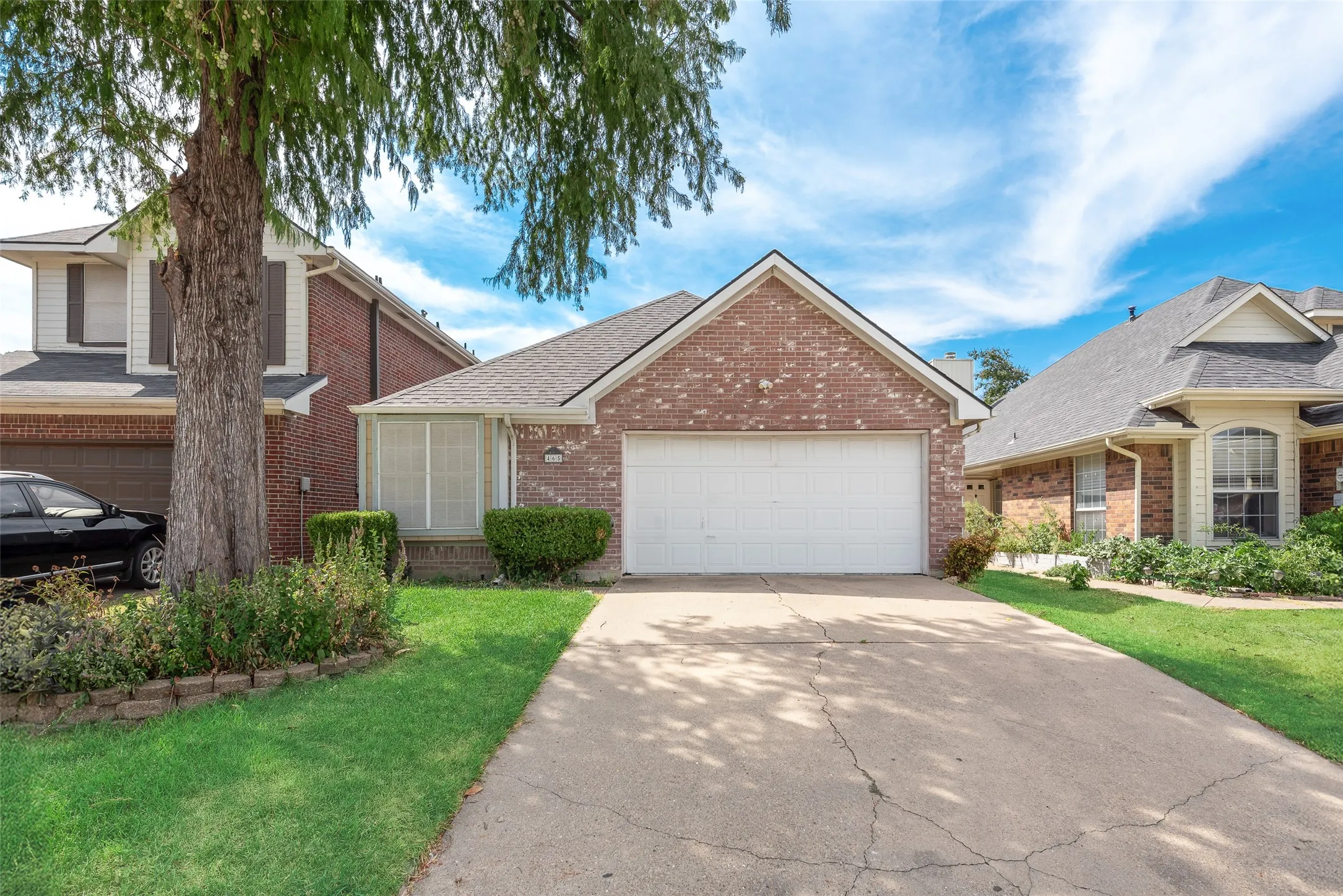 Single Family Residence For Rent in Dallas County , 465 El Rio Drive, Mesquite, Texas 75150, 3 Bedroom, 2 Bathroom, 2 Garage spaces, 1,384 Sqft, built in 1997, mls#21371668, Real Estate Agent in Mesquite, Homes For Rent in Dallas county, Homes For Rent in Mesquite, Realtor in Mesquite Texas, Real Estate Brokerage Independent Realty Texas, Luminita Cordes Realtor