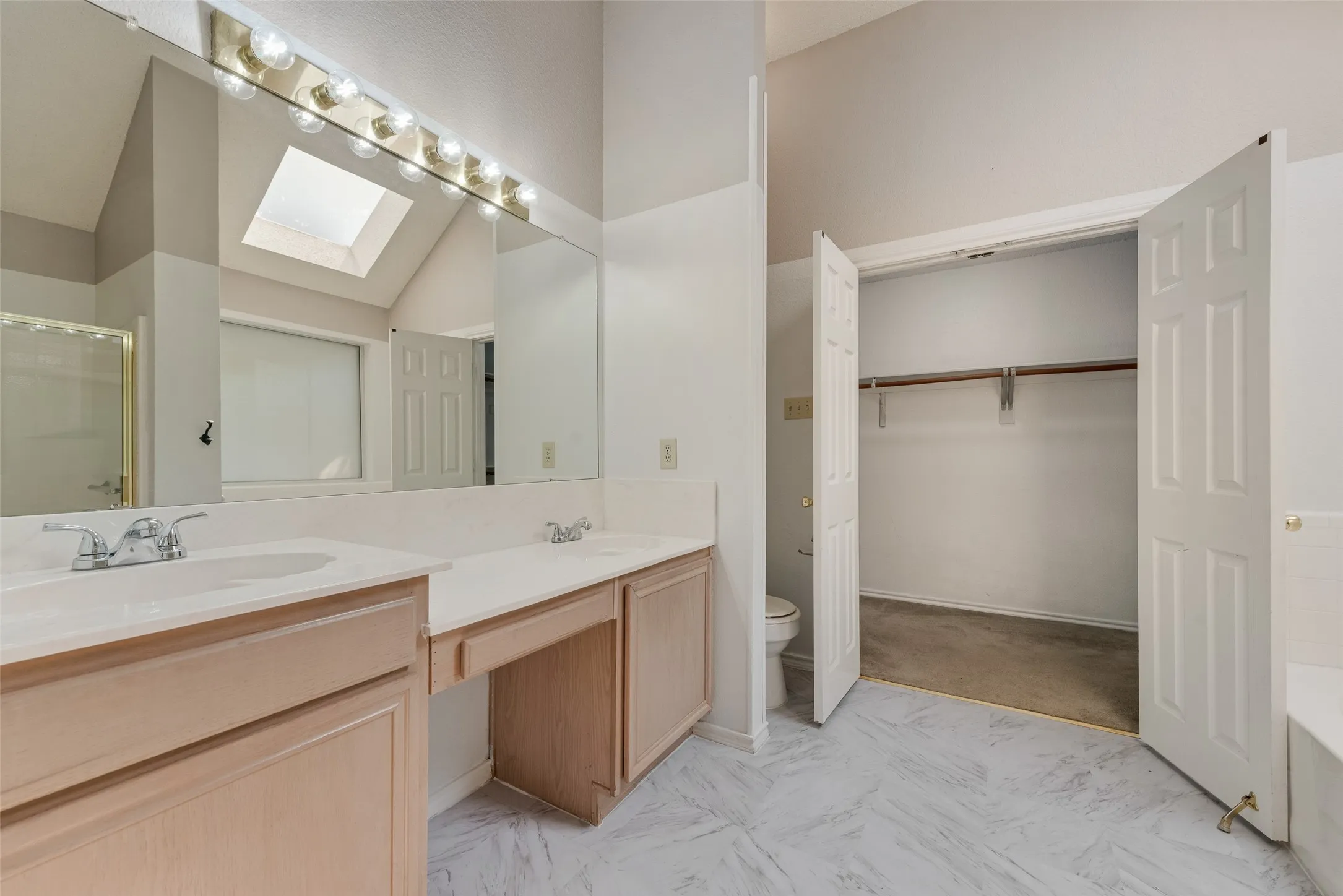Single Family Residence For Rent in Dallas County , 465 El Rio Drive, Mesquite, Texas 75150, 3 Bedroom, 2 Bathroom, 2 Garage spaces, 1,384 Sqft, built in 1997, mls#21371668, Real Estate Agent in Mesquite, Homes For Rent in Dallas county, Homes For Rent in Mesquite, Realtor in Mesquite Texas, Real Estate Brokerage Independent Realty Texas, Luminita Cordes Realtor