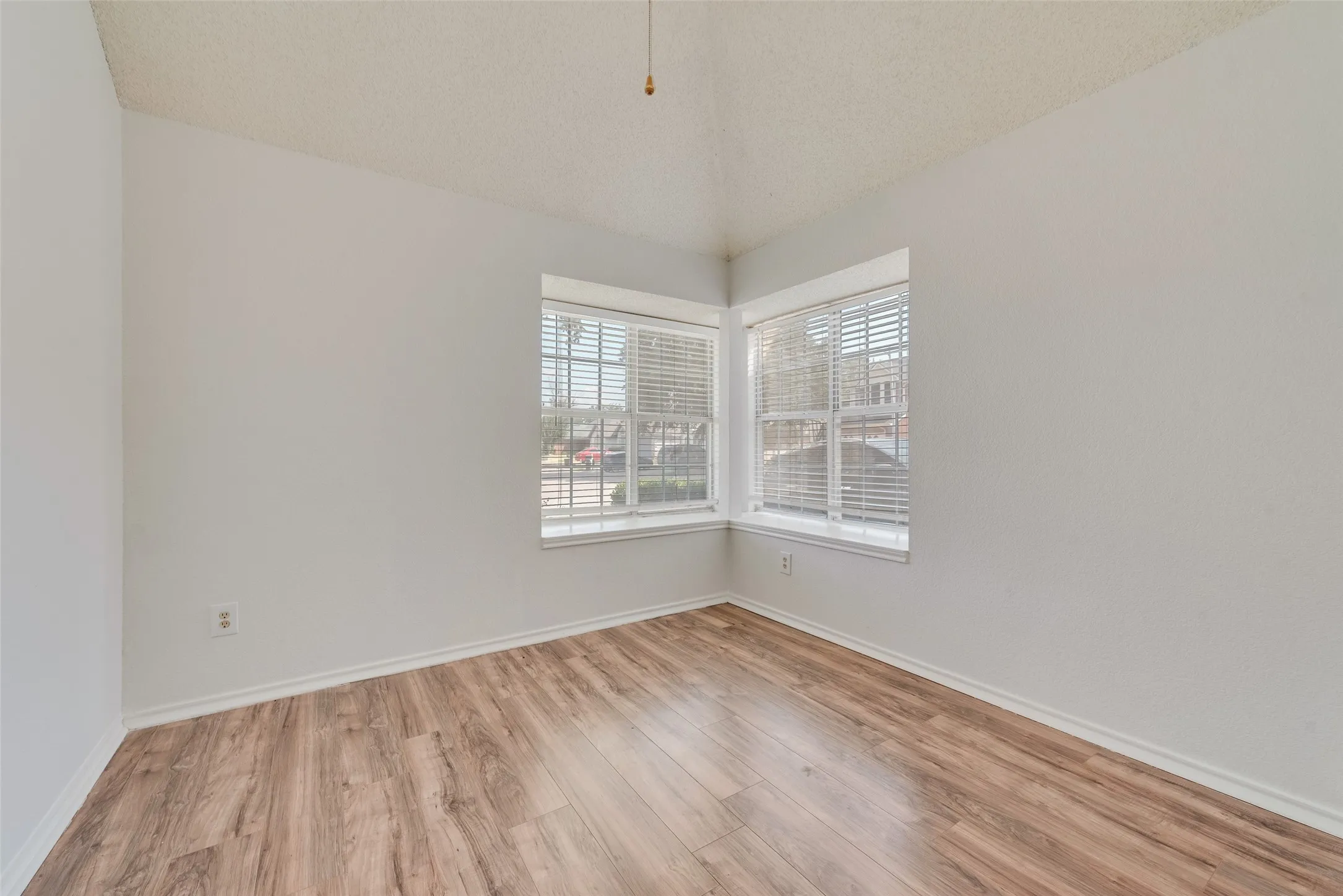 Single Family Residence For Rent in Dallas County , 465 El Rio Drive, Mesquite, Texas 75150, 3 Bedroom, 2 Bathroom, 2 Garage spaces, 1,384 Sqft, built in 1997, mls#21371668, Real Estate Agent in Mesquite, Homes For Rent in Dallas county, Homes For Rent in Mesquite, Realtor in Mesquite Texas, Real Estate Brokerage Independent Realty Texas, Luminita Cordes Realtor