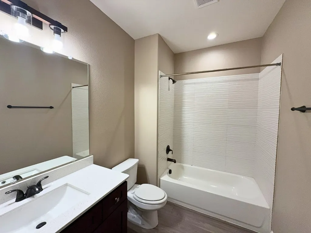 Full bath with tub-shower combo