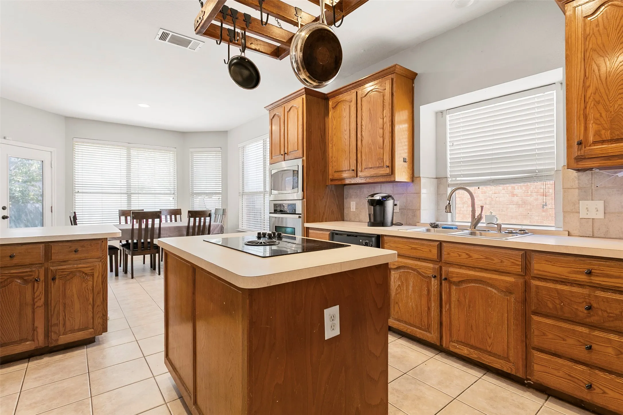 Single Family Residence For Sale in Tarrant County , 8641 Shadow Trace Drive, Fort Worth, Texas 76244, 5 Bedroom, 3 Bathroom, 2 Garage spaces, 3,130 Sqft, built in 2001, mls#21370511, Real Estate Agent in Fort Worth, Homes For Sale in Tarrant county, Homes For Sale in Fort Worth, Realtor in Fort Worth Texas, Real Estate Brokerage Independent Realty Texas, Luminita Cordes Realtor